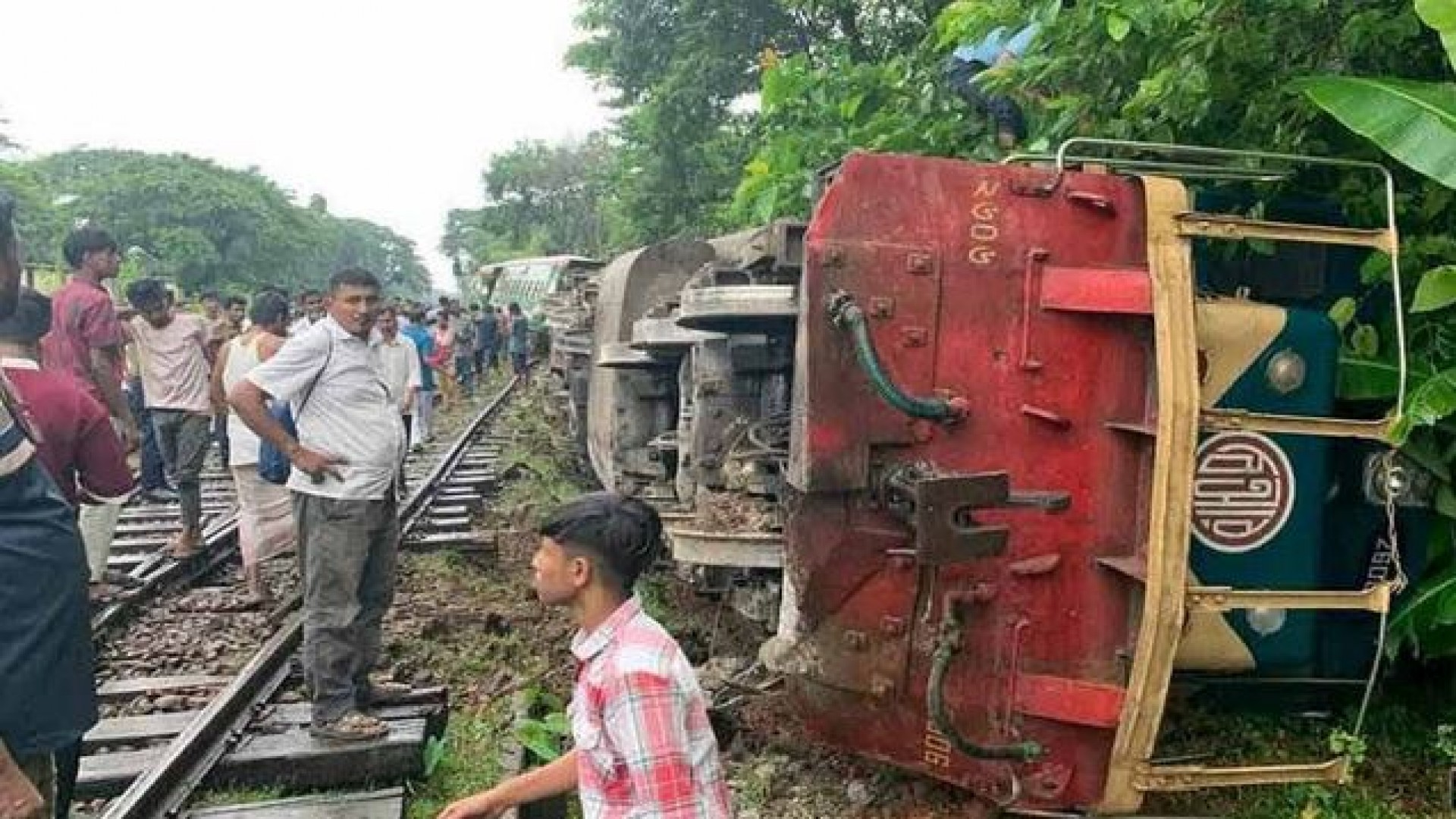 সিলেটে ‘উদয়ন এক্সপ্রেস’ লাইনচ্যুত, সারা দেশের সাথে রেল যোগাযোগ বন্ধ
