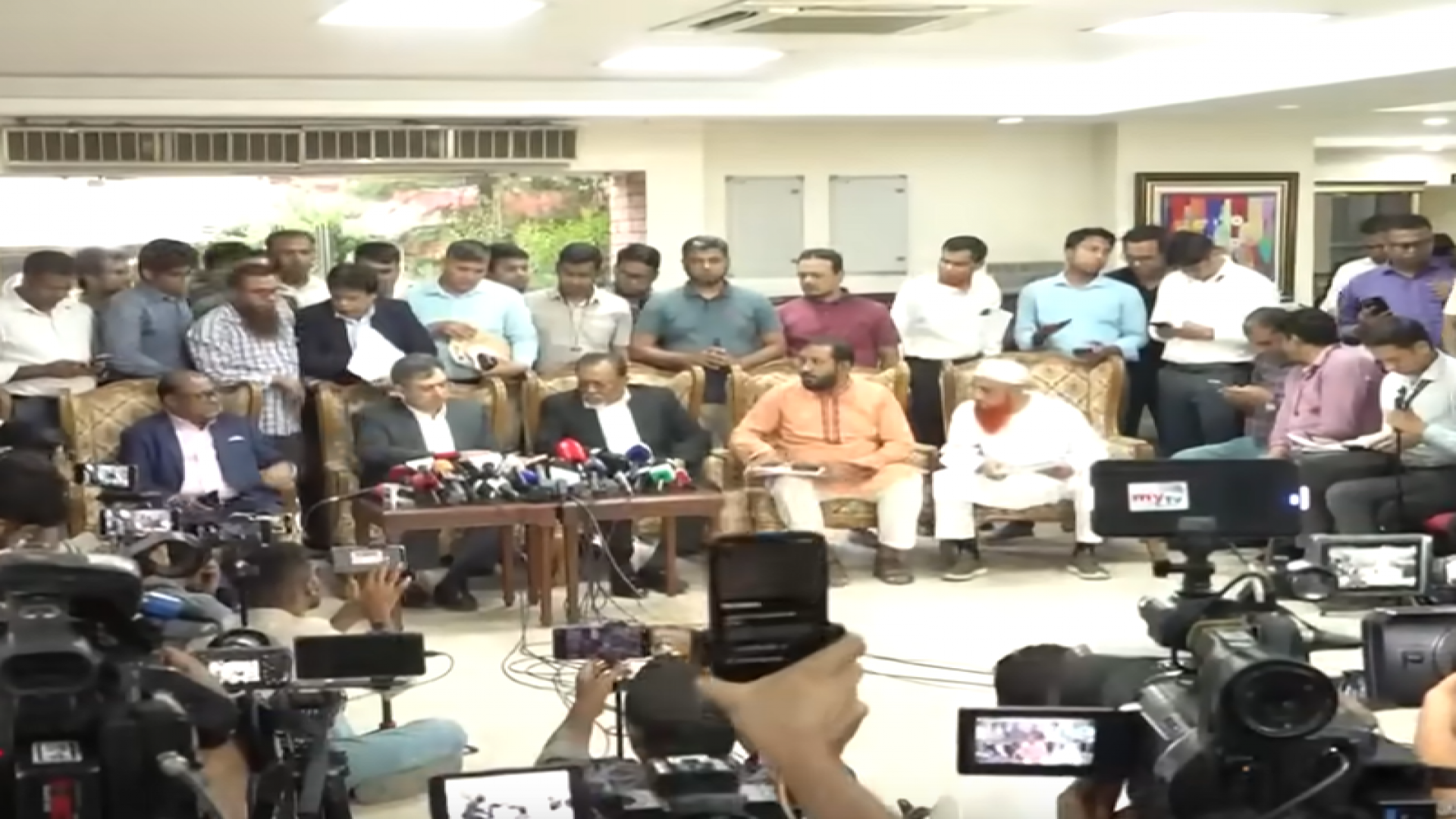 জুলাই সনদ ইস্যুতে গণভোটের সাংবিধানিক ও আইনি চ্যালেঞ্জ