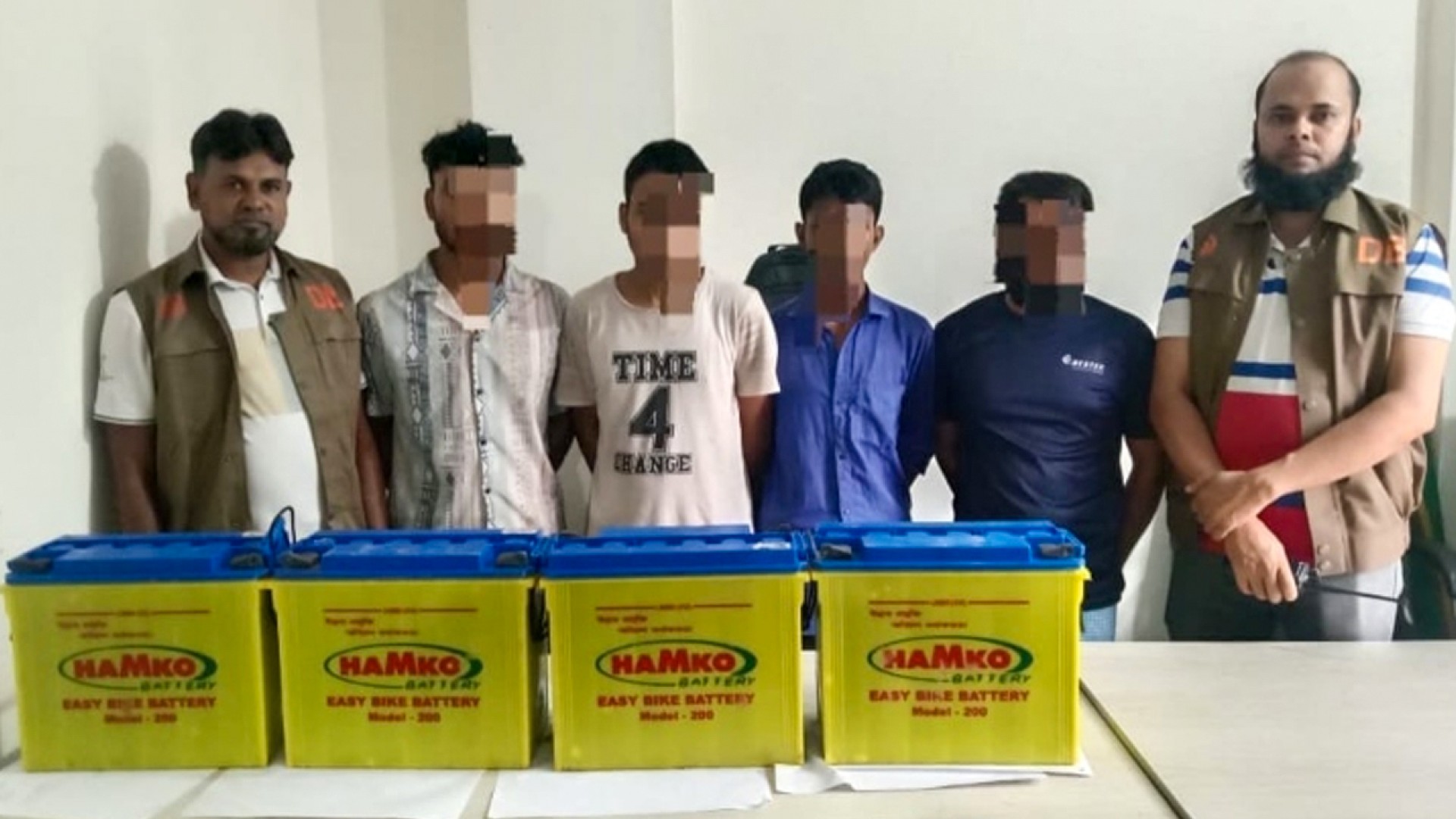 অটো ছিনতাই করে চালককে হত্যা, গ্রেফতার ৪