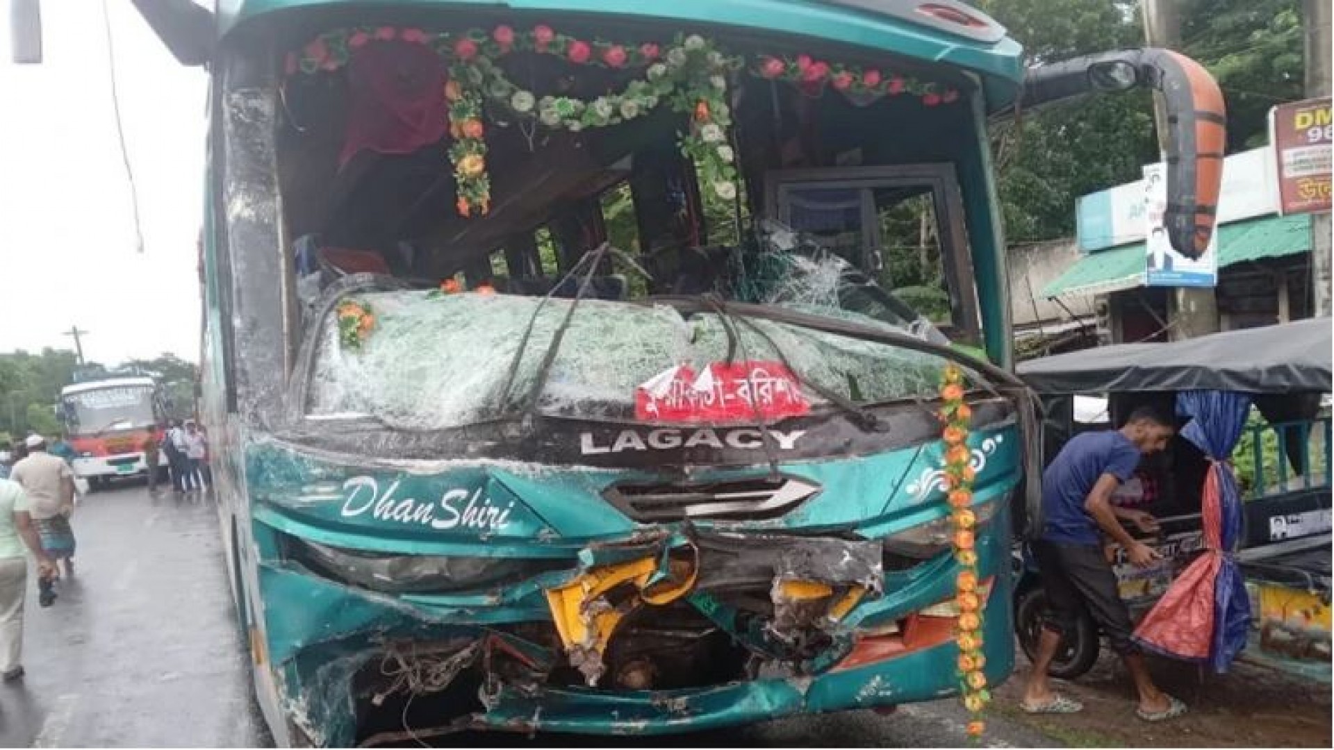 র‌্যাবের পিকনিকের মাইক্রোবাস দুর্ঘটনায় শিশু নিহত, আহত ২২