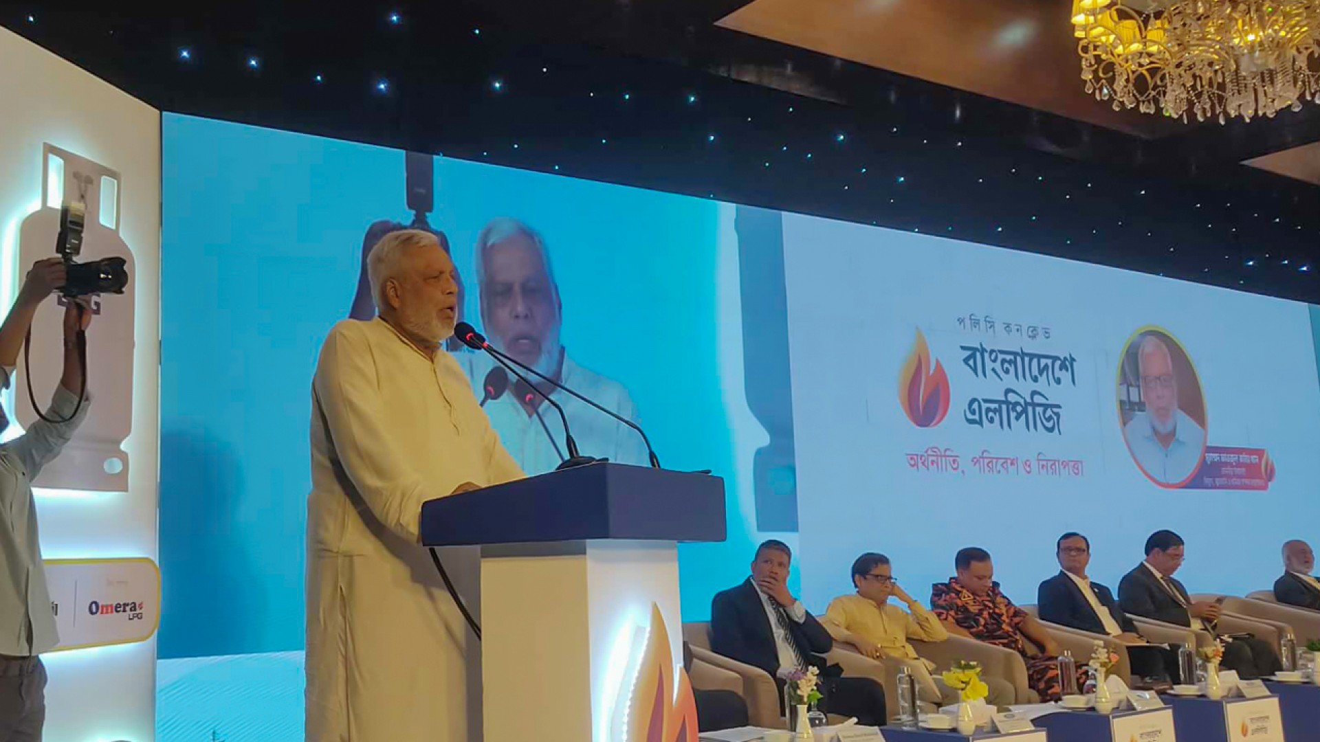 এলপিজি সিলিন্ডার ১ হাজার টাকার মধ্যে হওয়া উচিত: জ্বালানি উপদেষ্টা