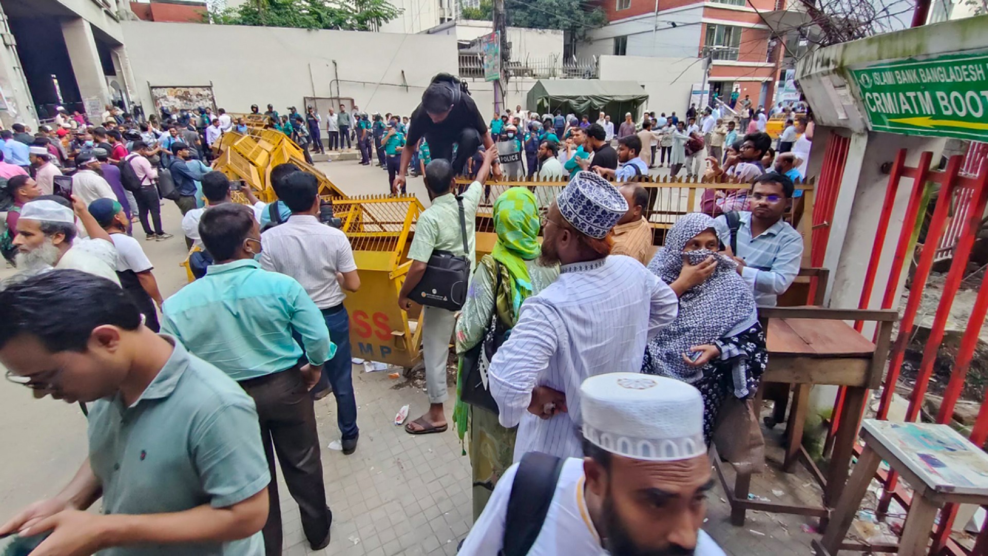 সোমবার থেকে এমপিওভুক্ত শিক্ষকদের অনির্দিষ্টকালের কর্মবিরতি ঘোষণা