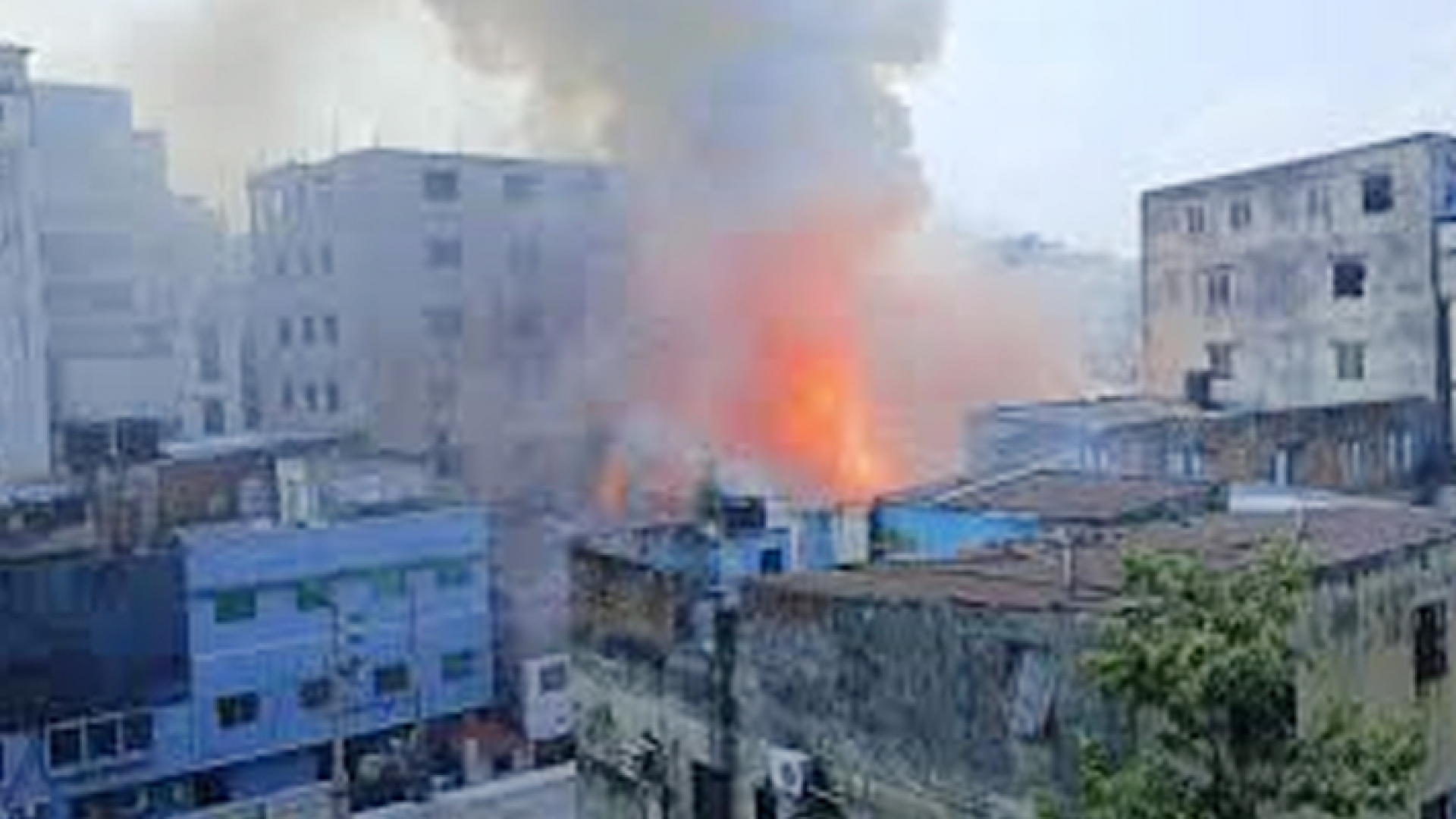 মিরপুরে গার্মেন্টস ও কেমিক্যাল গোডাউনে আগুন