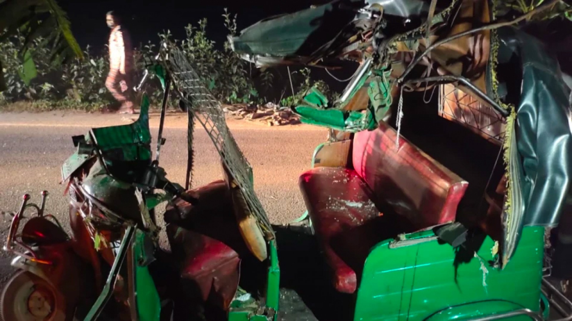 নেত্রকোনায় ট্রাক-সিএনজির সংঘর্ষে নিহত ২