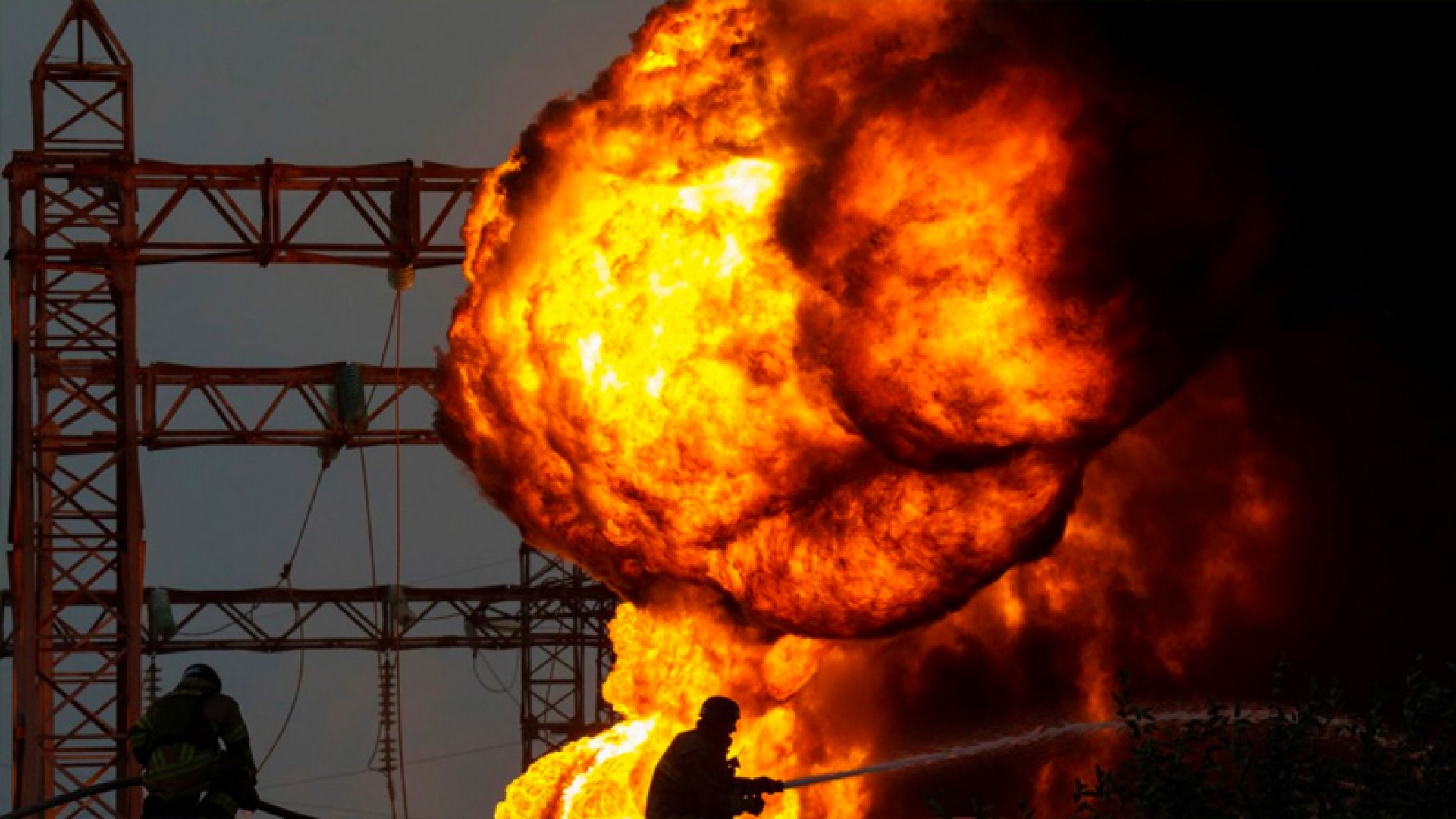 রুশ বিমান হামলায় ইউক্রেনে বিদ্যুৎহীন হাজারো মানুষ