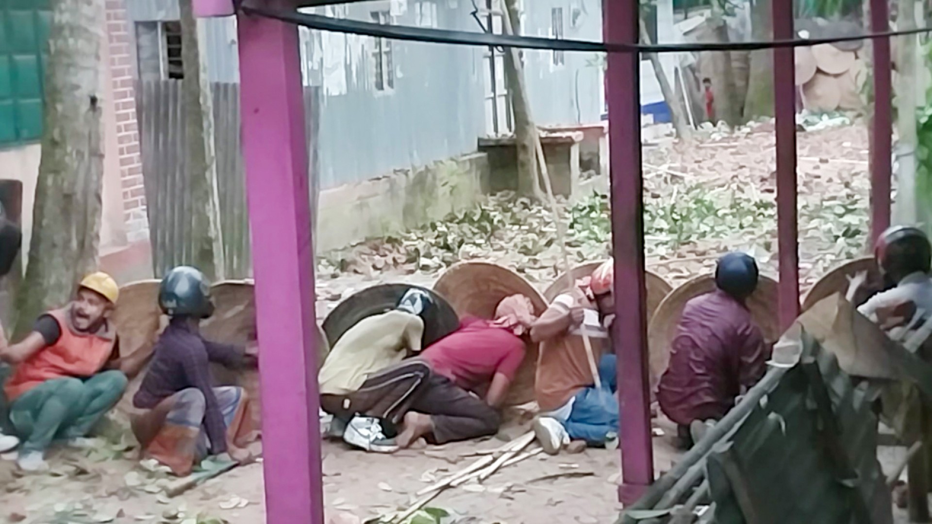 ফরিদপুরে আধিপত্য বিস্তারকে কেন্দ্র করে দুই পক্ষের সংঘর্ষে আহত ৪৭