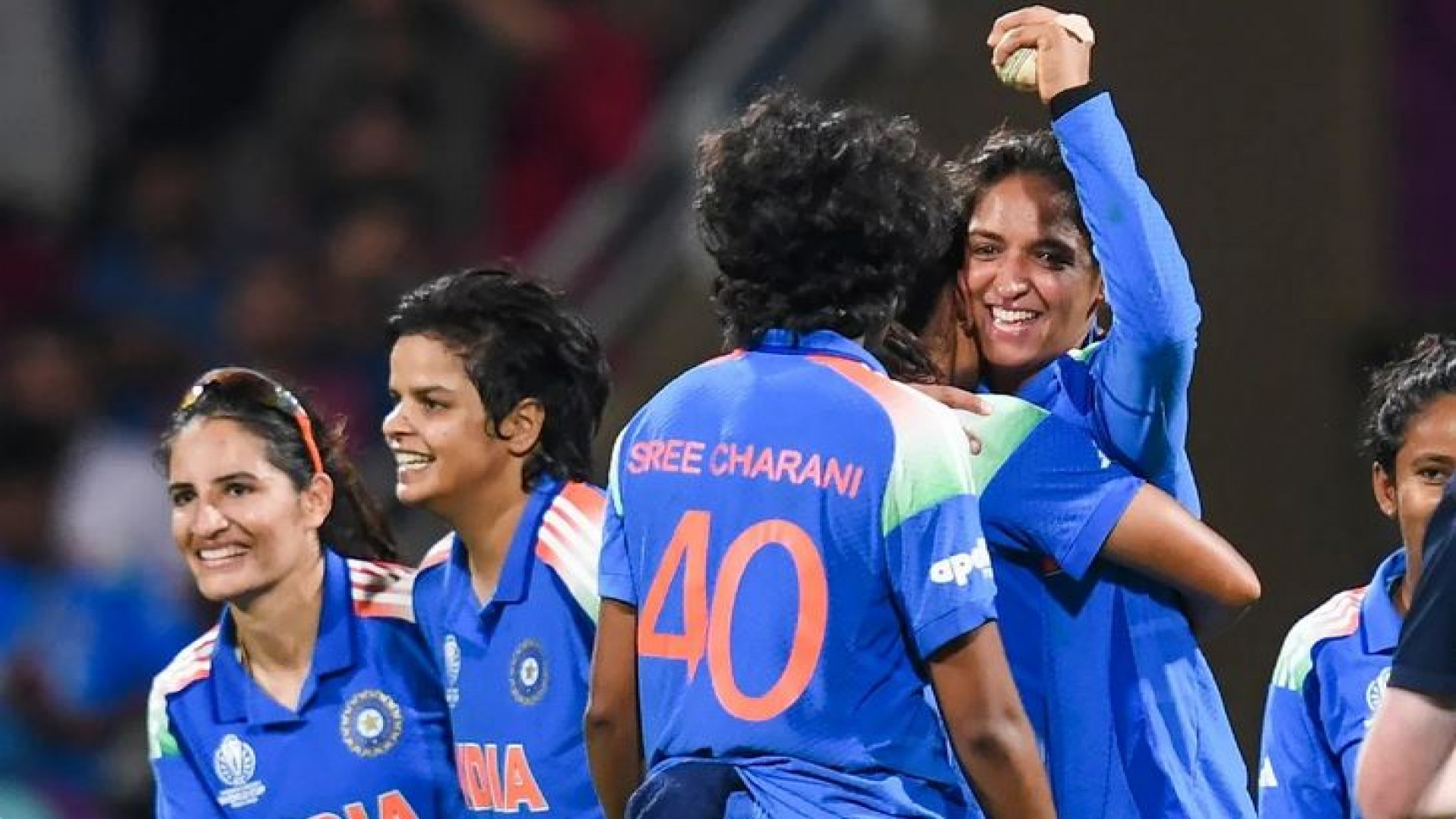 দক্ষিণ আফ্রিকাকে হারিয়ে নারী বিশ্বকাপ জিতলো ভারত