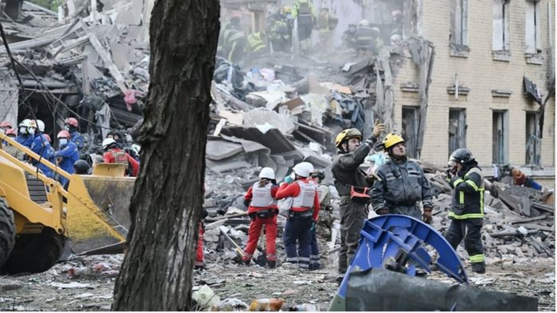 ইউক্রেনজুড়ে রুশ বিমান হামলায় শিশুসহ নিহত ৯ জন