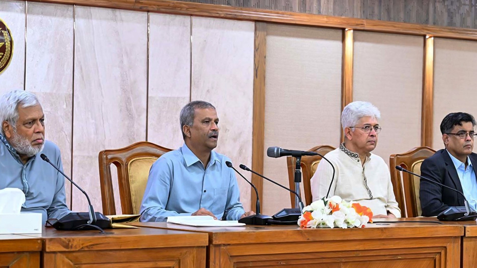 দ্রুততম সময়ে দলগুলোর ঐক্যবদ্ধ সিদ্ধান্ত না পেলে সরকার নিজের মতো পদক্ষেপ নেবে: আইন উপদেষ্টা