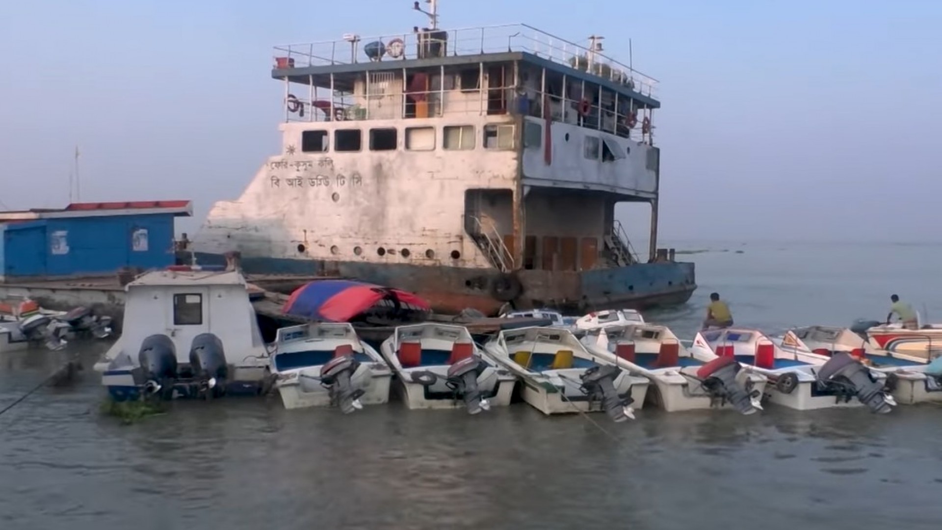 ভোলা-লক্ষ্মীপুর রুটে বেপরোয়া অবৈধ স্পিডবোট