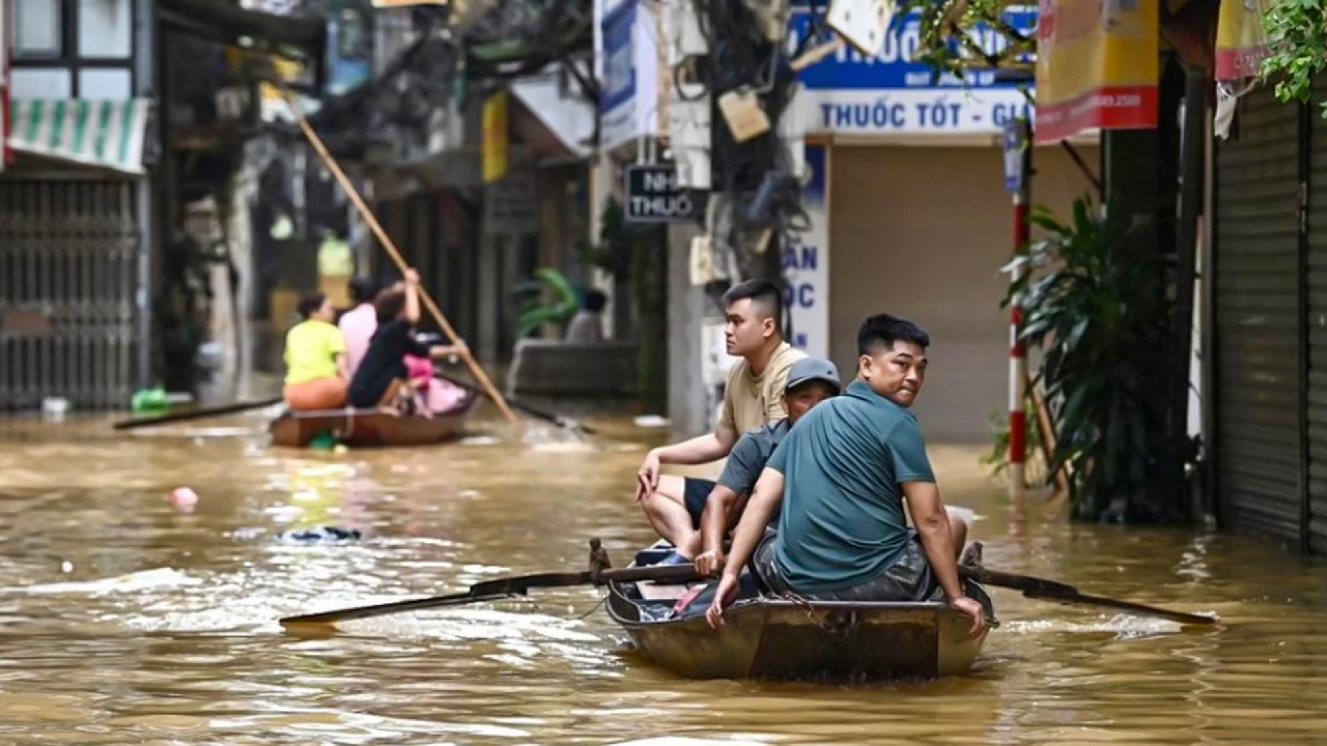 ভিয়েতনামে বন্যায় মৃতের সংখ্যা বেড়ে ৪০