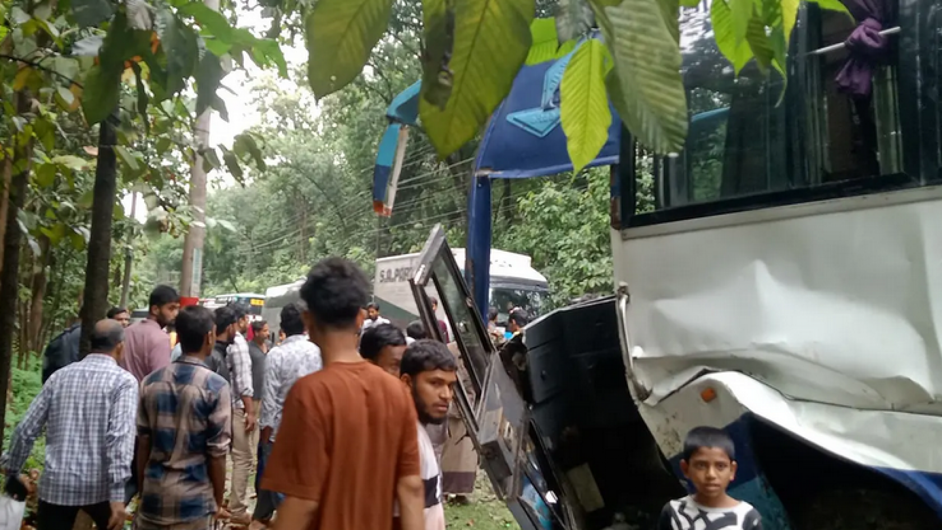 কক্সবাজারে বাস ও মাইক্রোবাসের সংঘর্ষে নিহত ৫