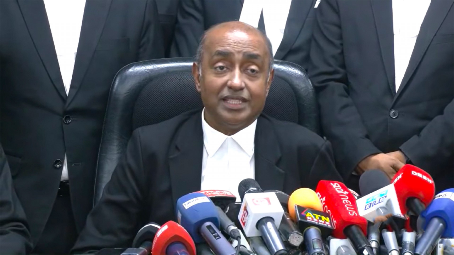 নির্বাচনে অংশ নেবেন অ্যাটর্নি জেনারেল 