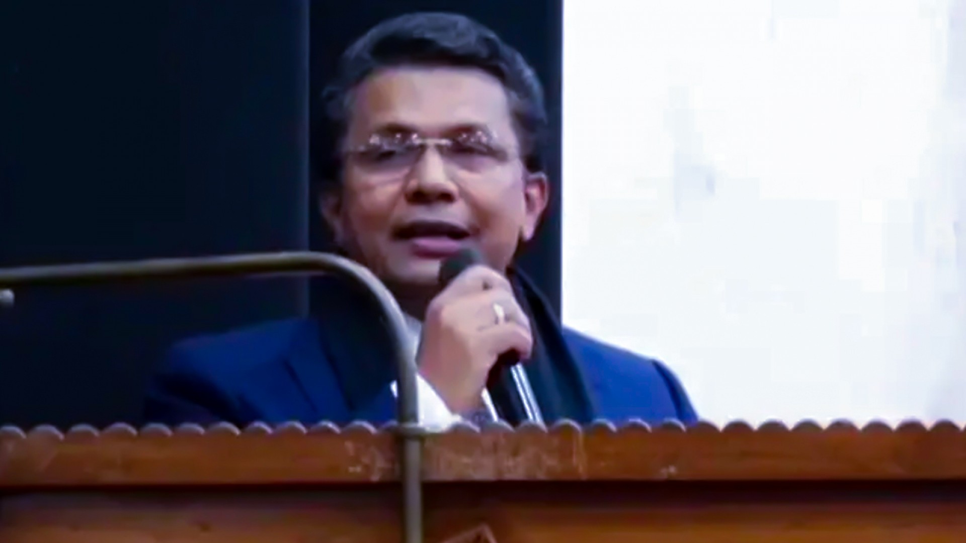 বিচারপতি মুহাম্মদ খুরশীদ আলমকে অপসারণ