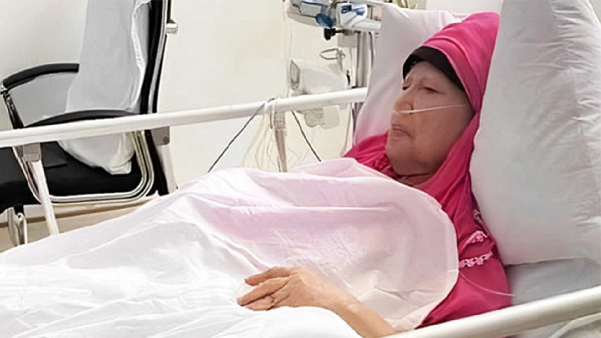 হাসপাতালে নিবিড় পর্যবেক্ষণে বিএনপির চেয়ারপারসন খালেদা জিয়া :: এটিএন নিউজ