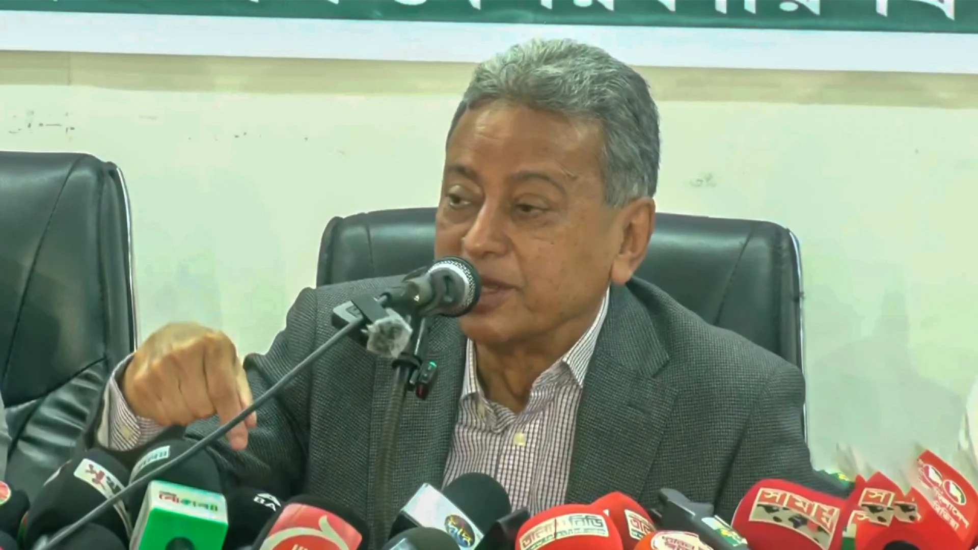 বেগম জিয়ার অসুস্থতার সঙ্গে নির্বাচনের কোনো সম্পর্ক নেই: আমীর খসরু