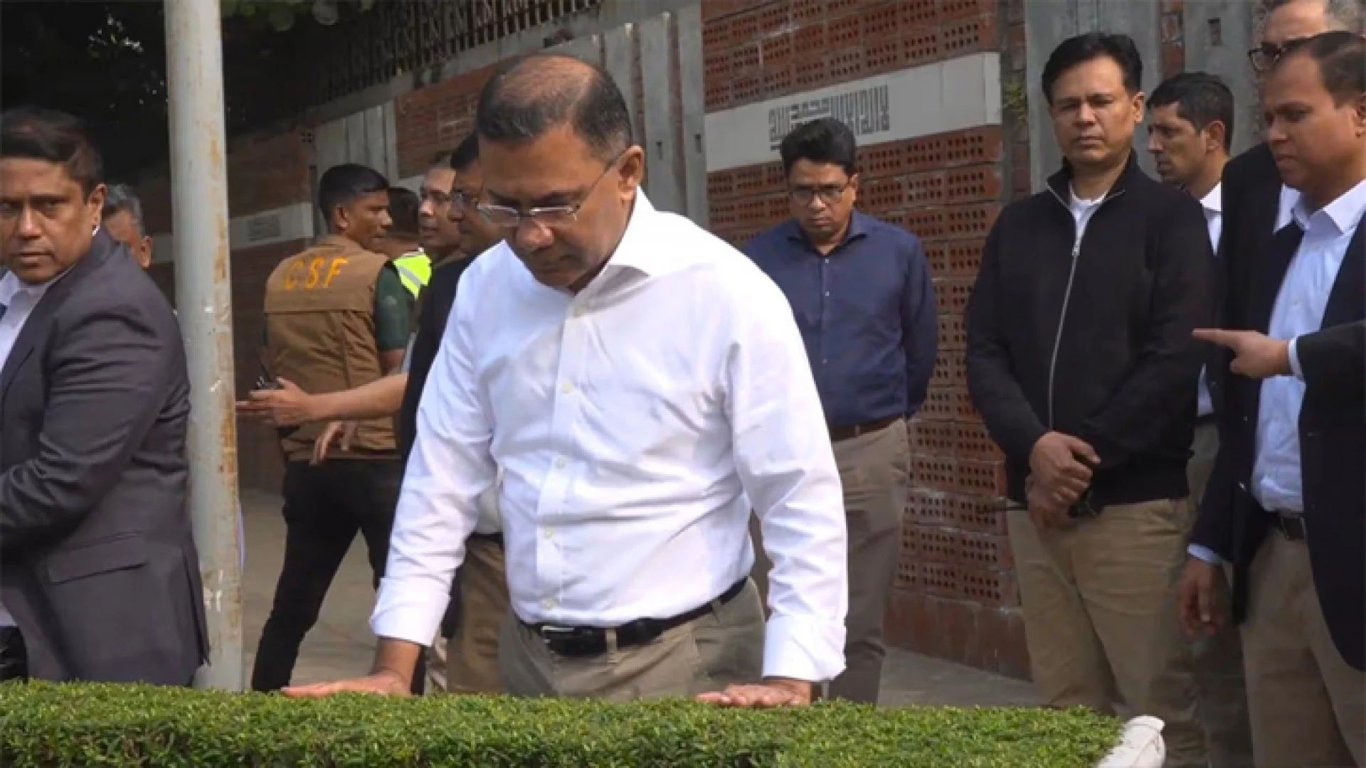 ছোট ভাইয়ের কবর জিয়ারত করলেন তারেক রহমান