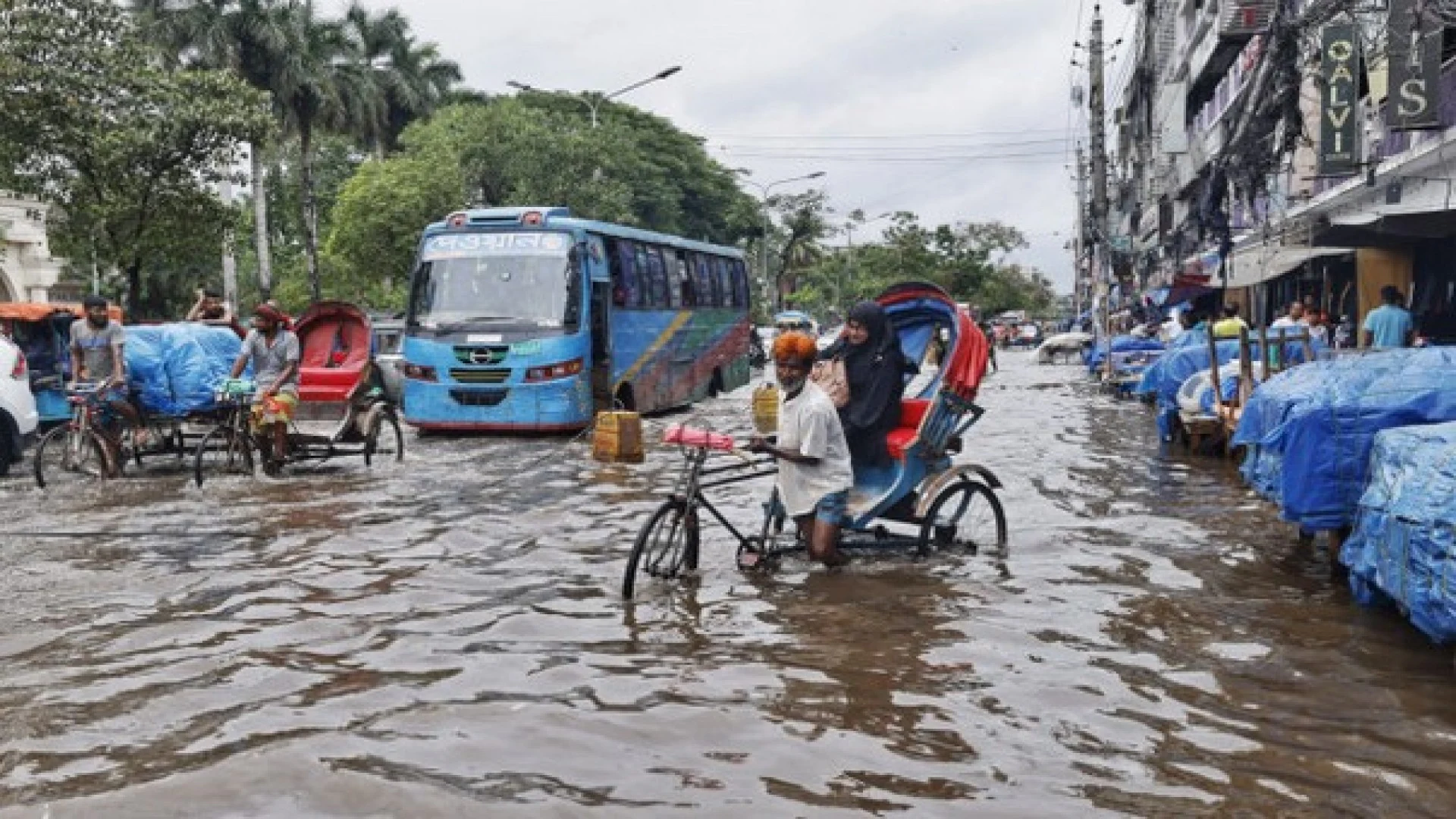 কেরানীগঞ্জের রাস্তায় বছরজুড়েই জলাবদ্ধতা