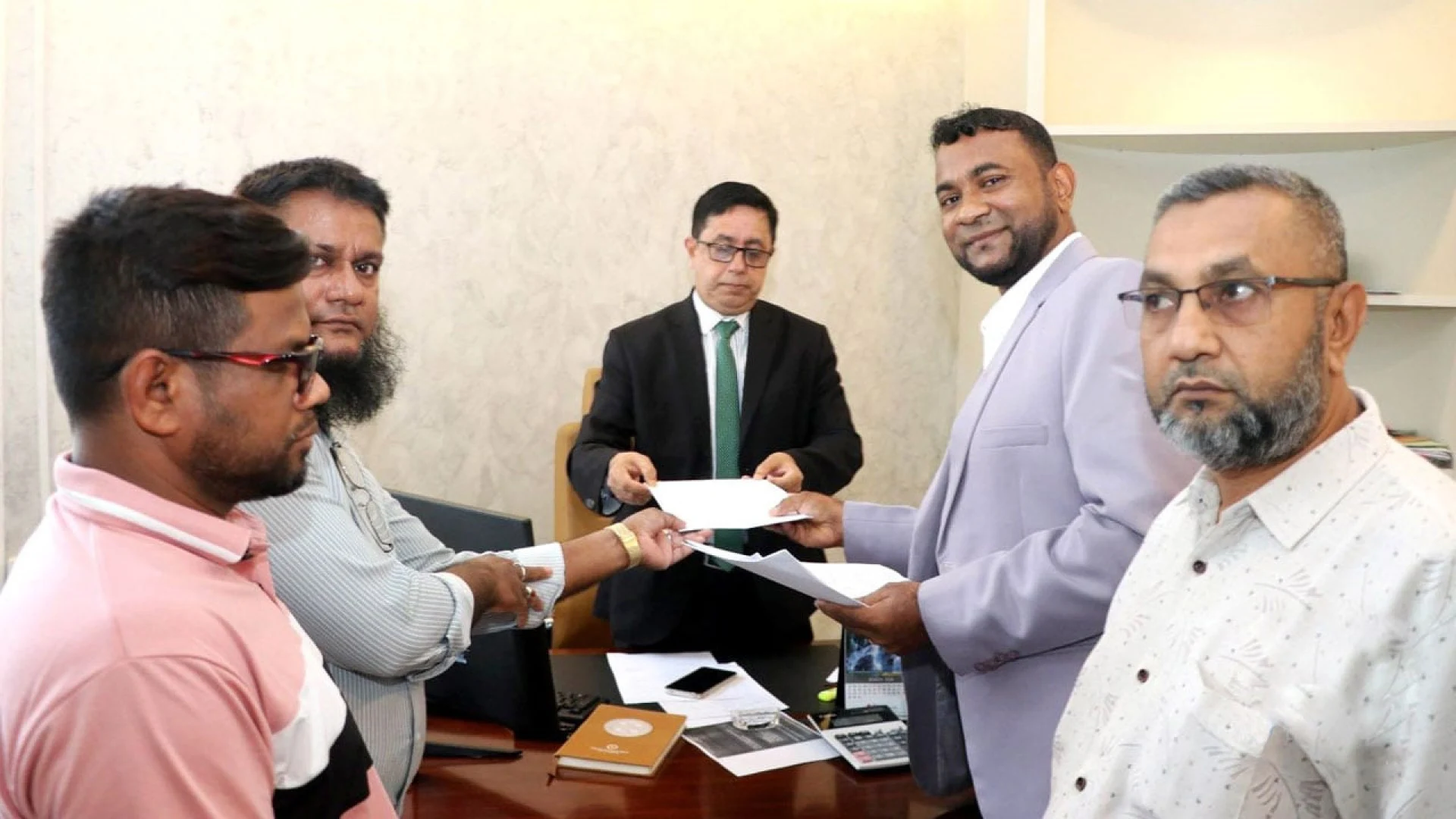 মালয়েশিয়ায় কোকোর মৃত্যু রহস্য উদঘাটনে প্রবাসী বাংলাদেশি ও বিএনপি কর্মীদের স্মারকলিপি প্রদান