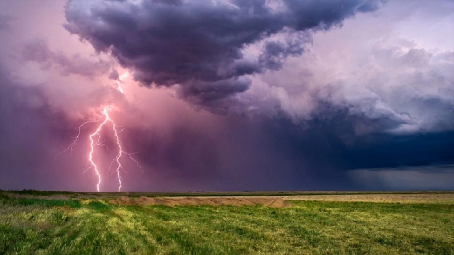 পাবনায় বজ্রপাতে ৩ জন নিহত