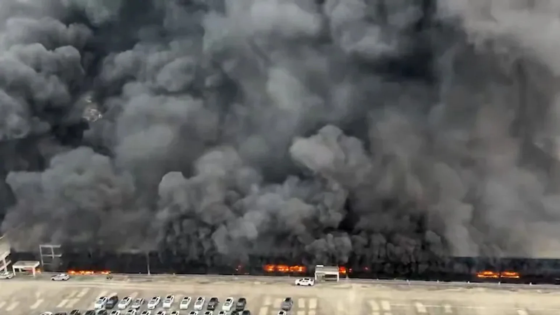  চীনে বিওয়াইডি কারখানায় ভয়াবহ অগ্নিকাণ্ড 