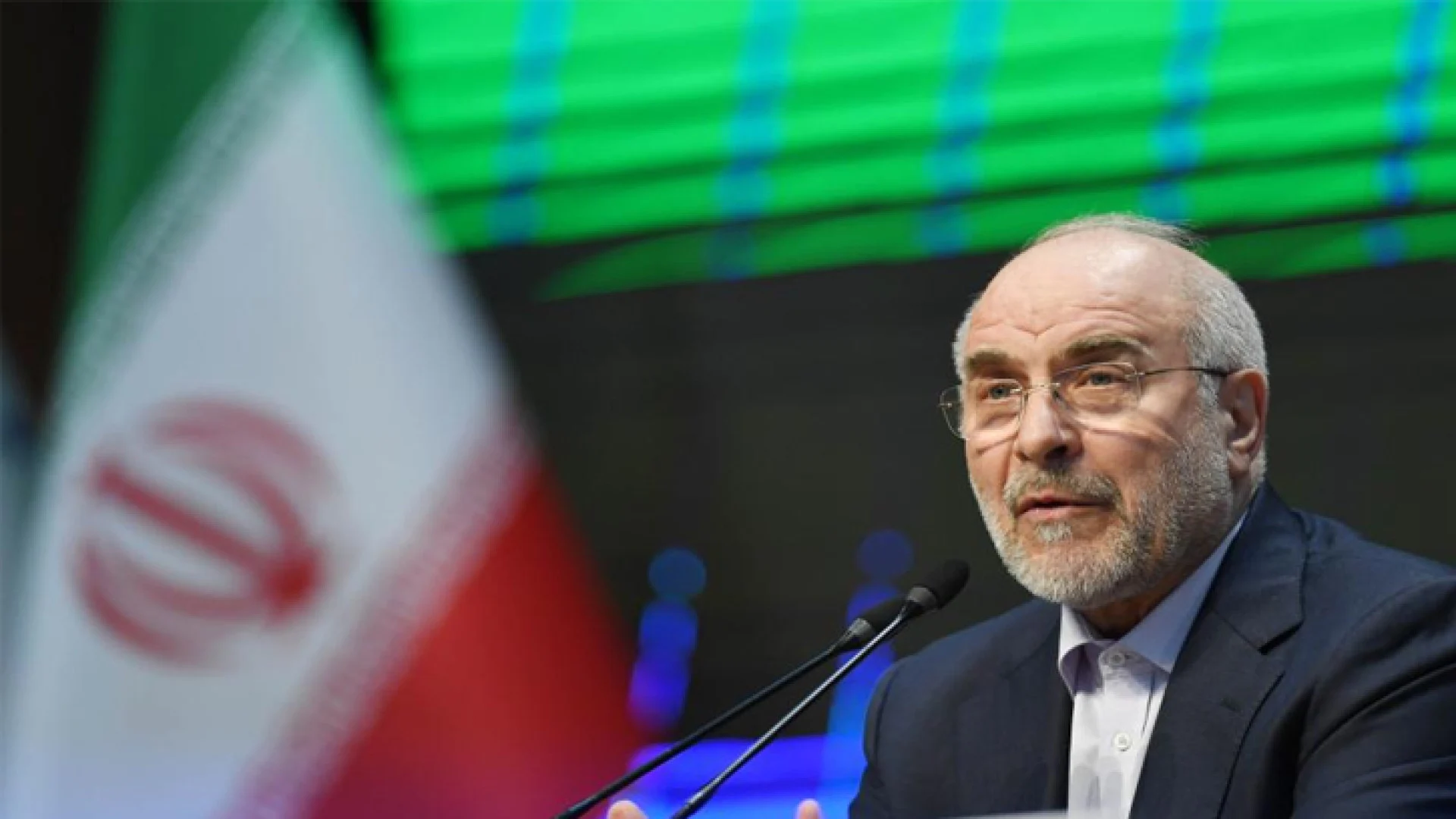 ইরানের বন্দরে অবরোধ না তুললে হরমুজ বন্ধ করে দেওয়া হবে