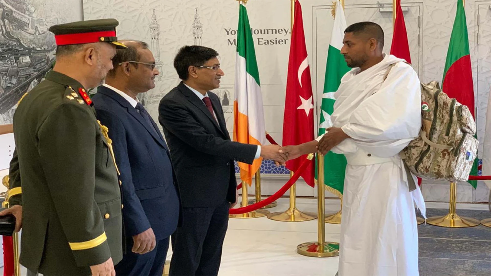 সৌদি আরবে পৌঁছেছে বাংলাদেশের প্রথম হজ ফ্লাইট 