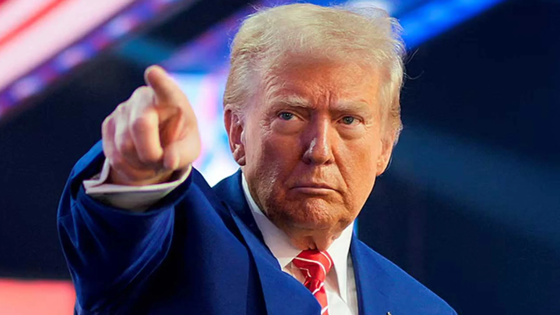 হরমুজ প্রণালি নিয়ে ইরানকে ‘ব্ল্যাকমেইল’ না করার হুঁশিয়ারি ট্রাম্পের