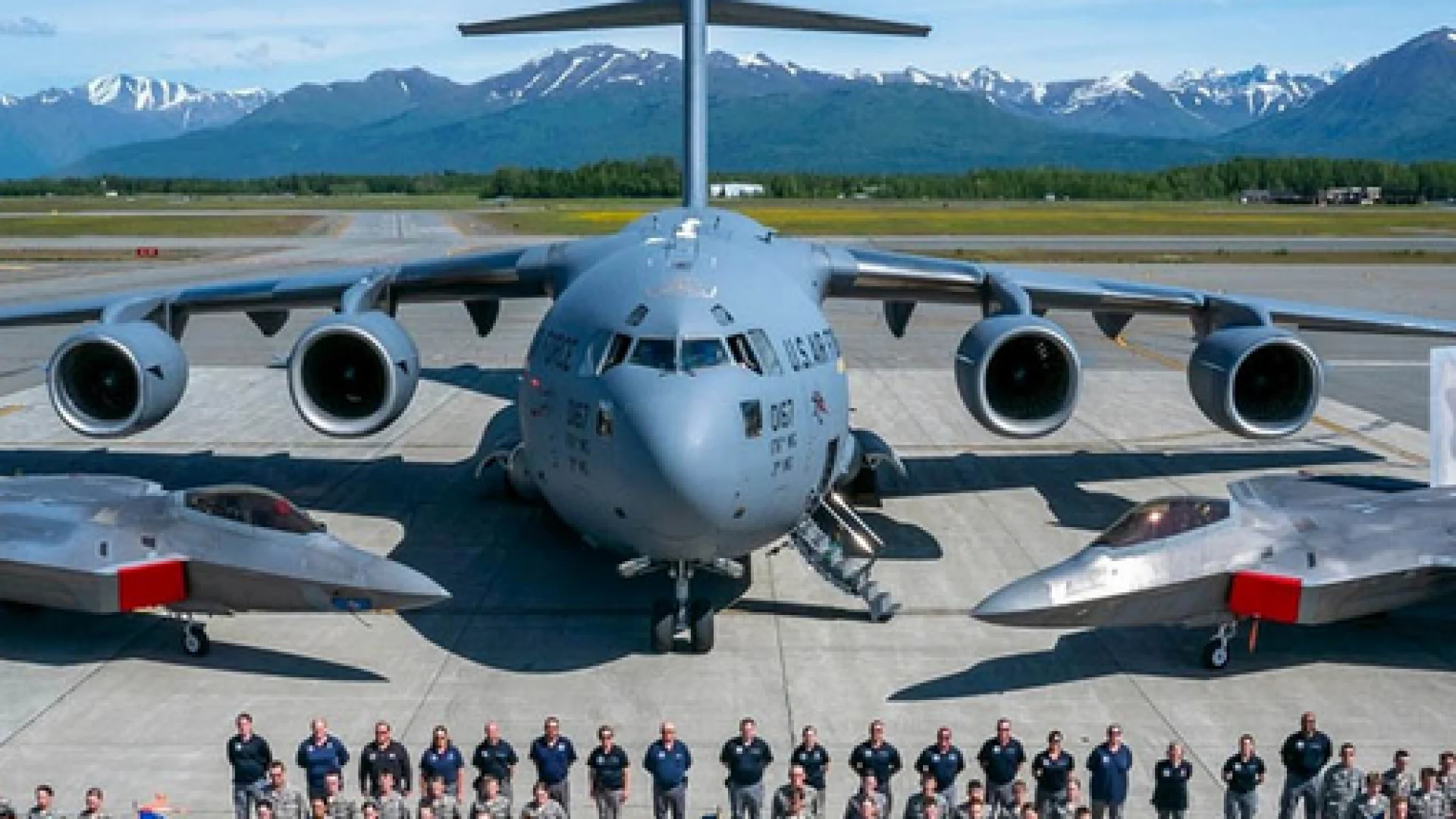 পাকিস্তানের বিমানবাহিনী ঘাঁটিতে যুক্তরাষ্ট্রের ৬ সামরিক উড়োজাহাজ