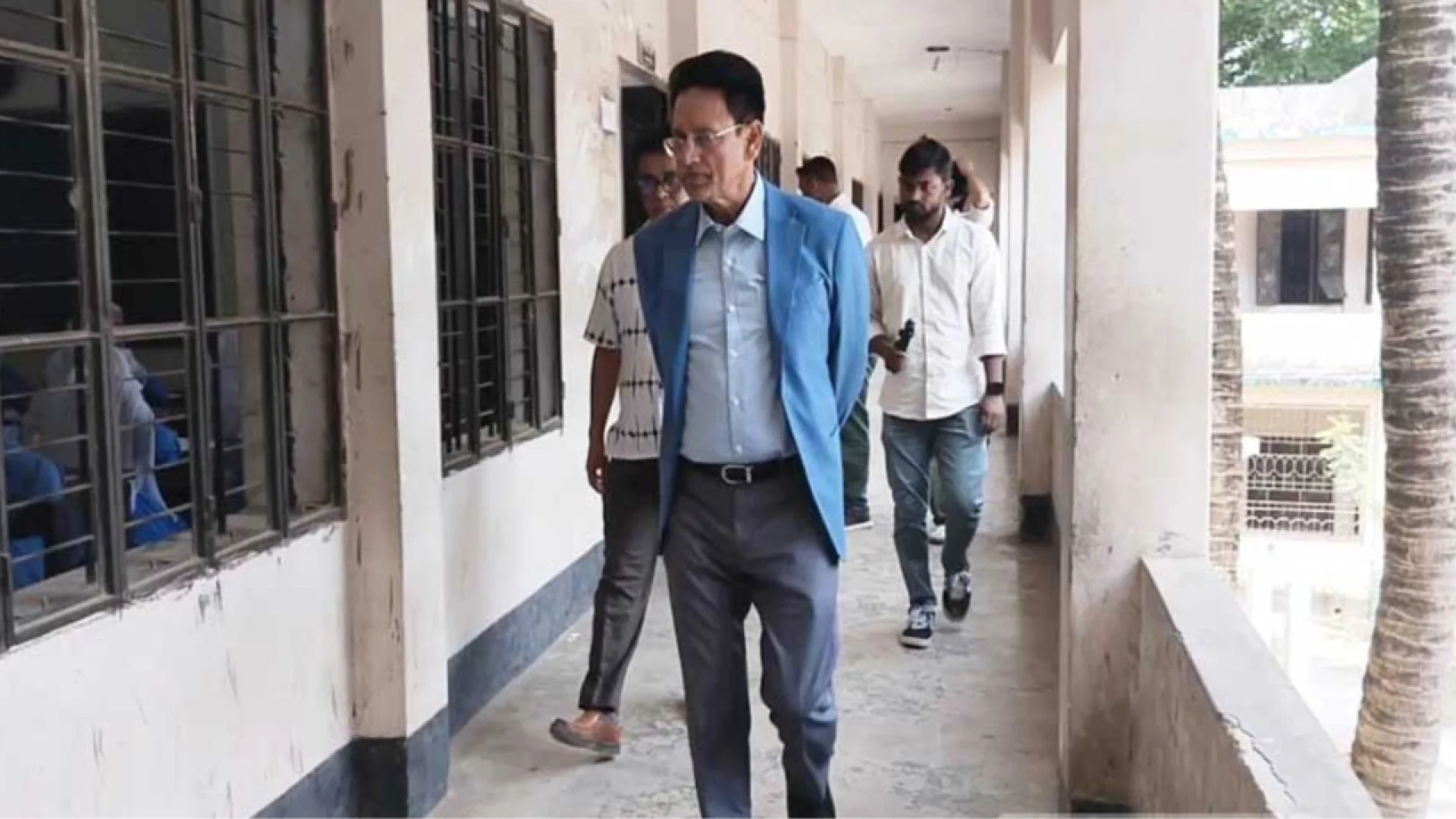 এসএসসি ও সমমানের প্রথম দিনের পরীক্ষা অনুষ্ঠিত, মানিকগঞ্জে আকস্মিক পরিদর্শনে শিক্ষামন্ত্রী