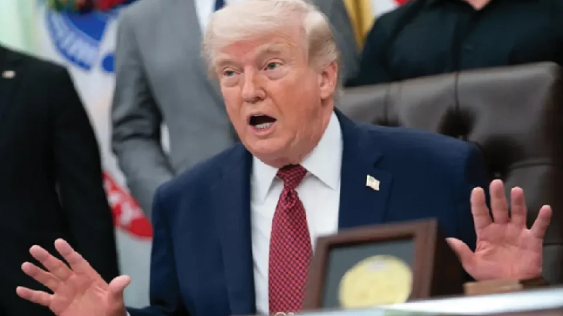 চুক্তি না হলে যুদ্ধ, প্রস্তুত সামরিক বাহিনী : ট্রাম্প