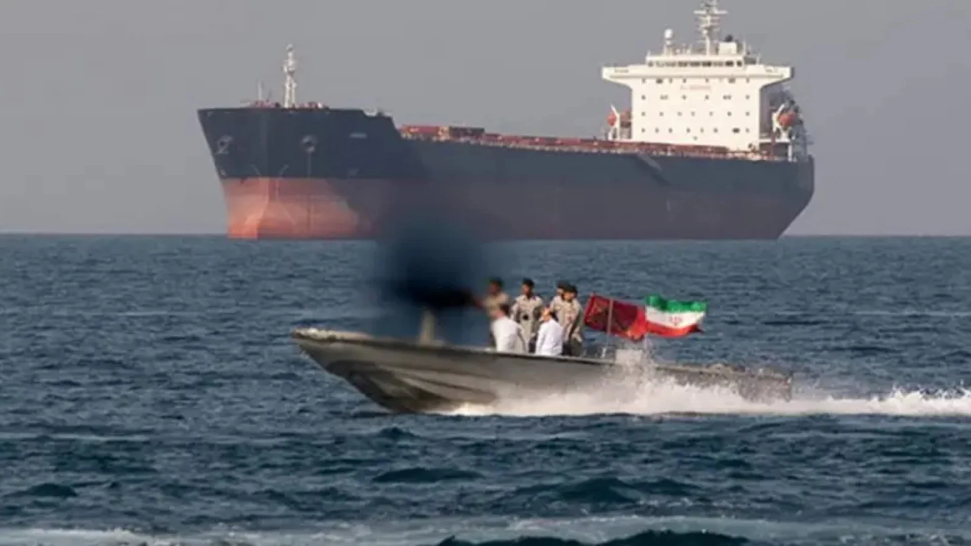 এবার ইরানের ৩ ট্যাংকার জাহাজ জব্দ করলো মার্কিন বাহিনী