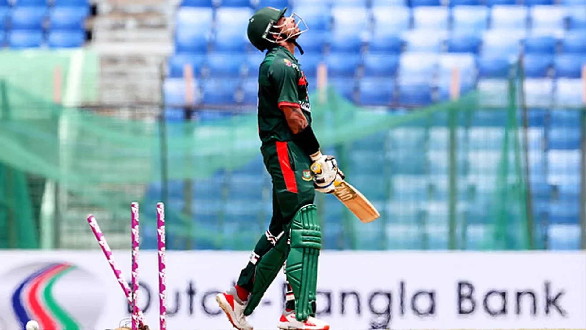 পাওয়ার প্লে-তেই তিন উইকেট হারিয়েছে বাংলাদেশ