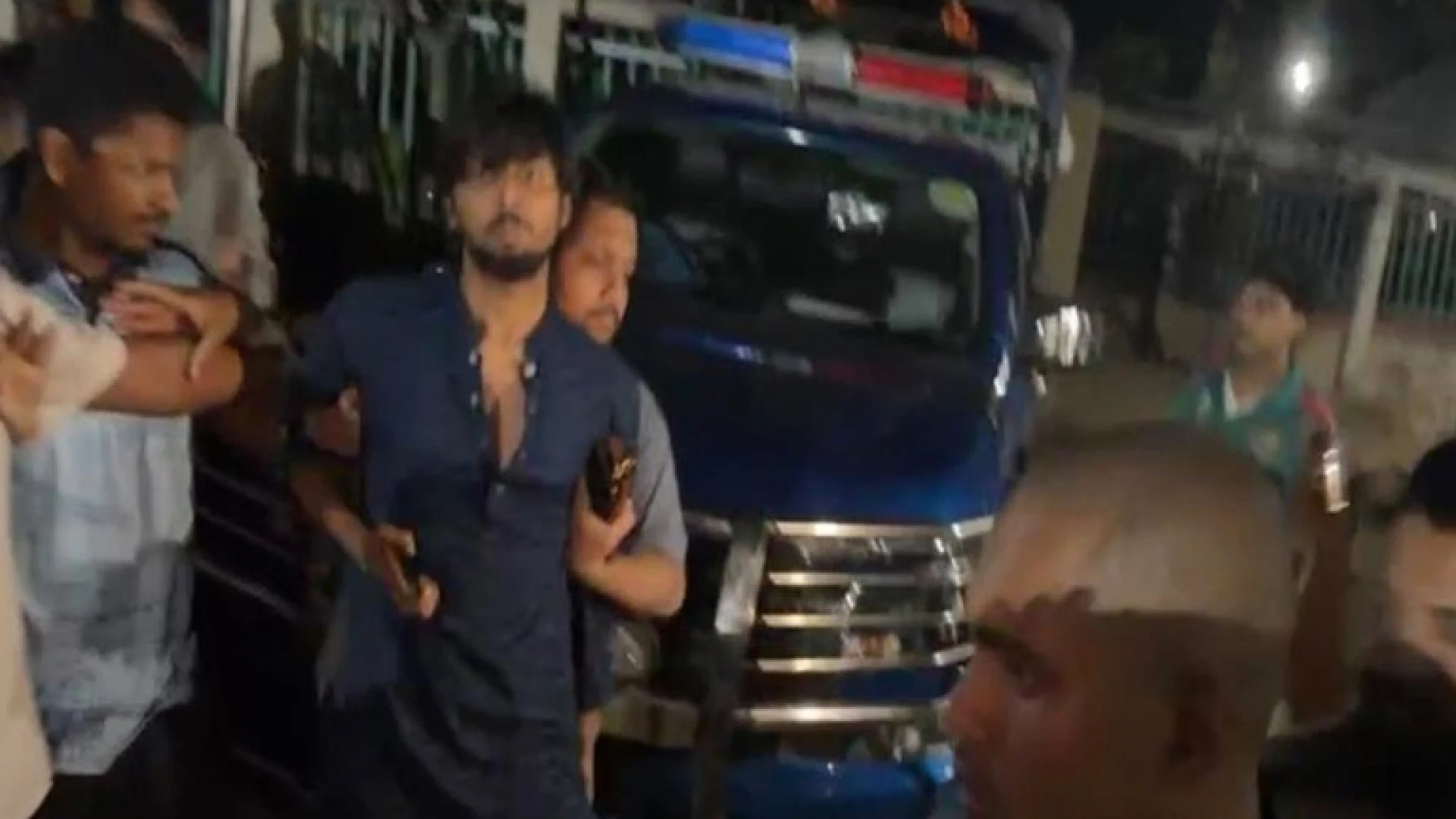 থানায় ঢুকে ডাকসু নেতা মুসাদ্দিকের ওপর হামলা, শাহবাগে উত্তেজনা