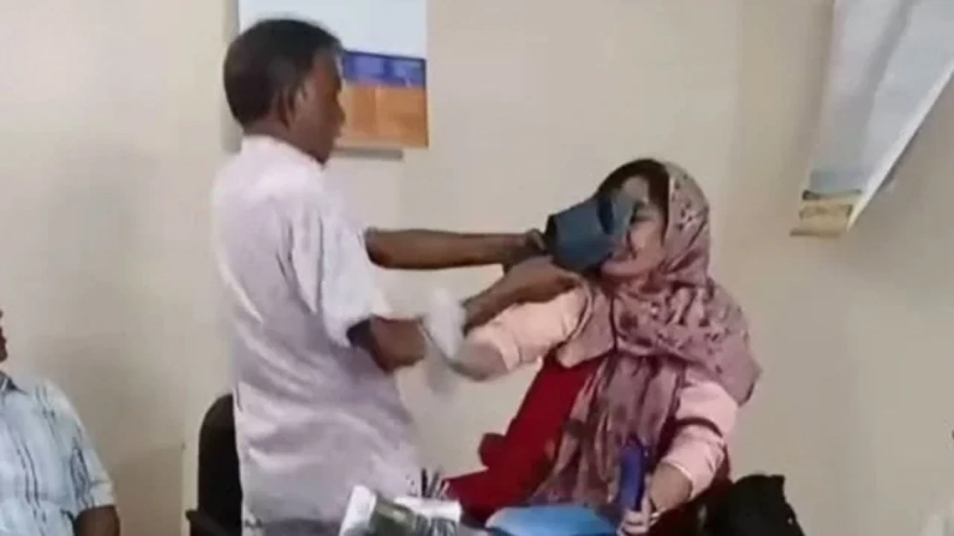 কলেজ শিক্ষিকাকে জুতাপেটার ঘটনায় বহিষ্কার সেই বিএনপি নেতা 