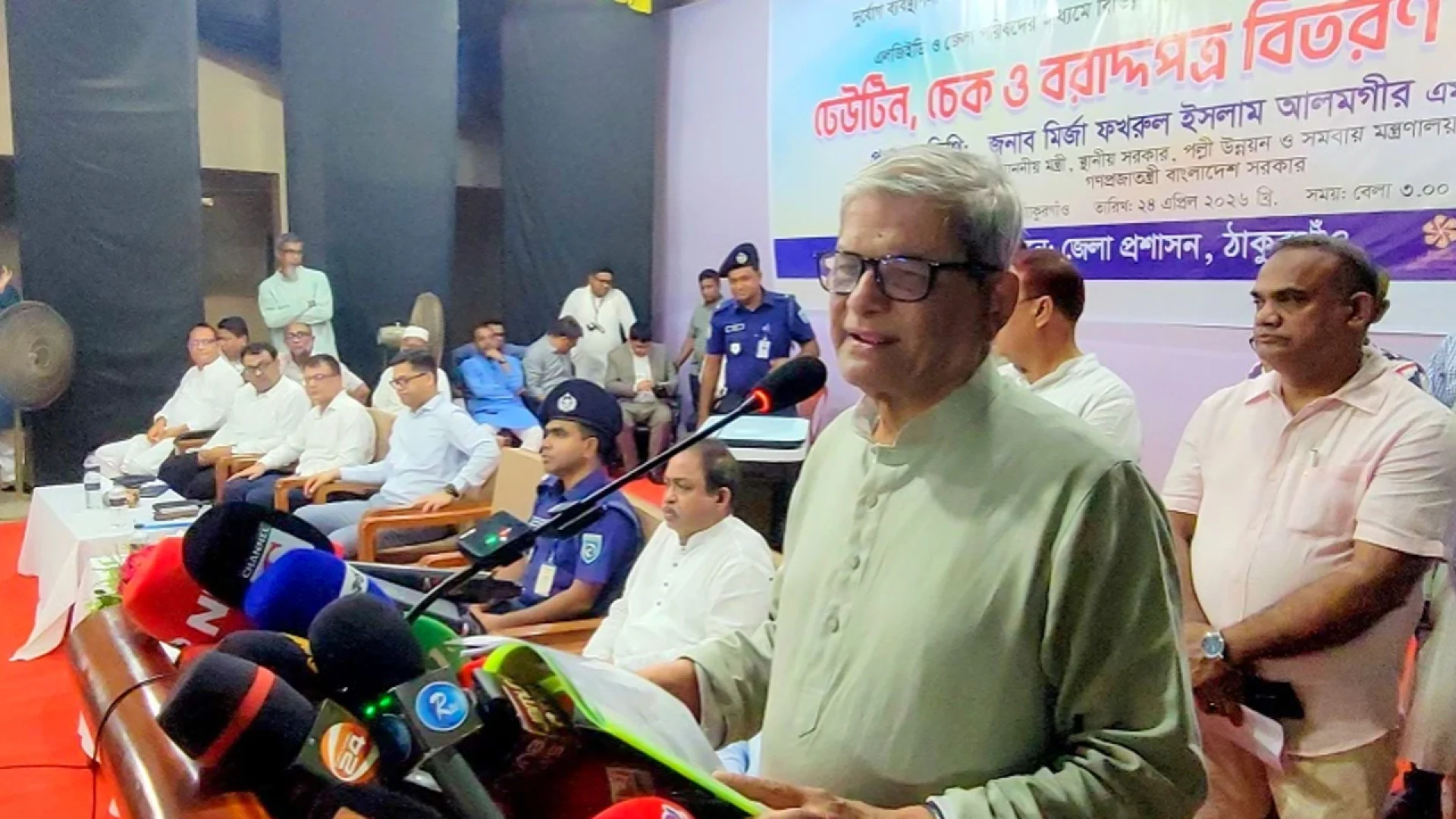 দেশে তেলের সংকট নেই, এটি সৃষ্টি করা হয়েছে: এলজিআরডি মন্ত্রী