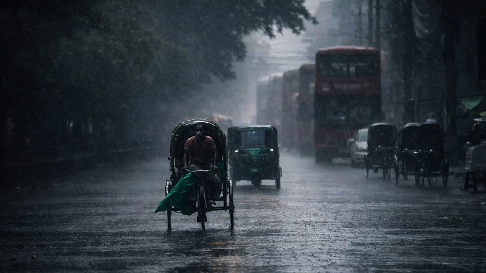 ধেয়ে আসছে শক্তিশালী বৃষ্টি বলয় ‘ঝুমুল’