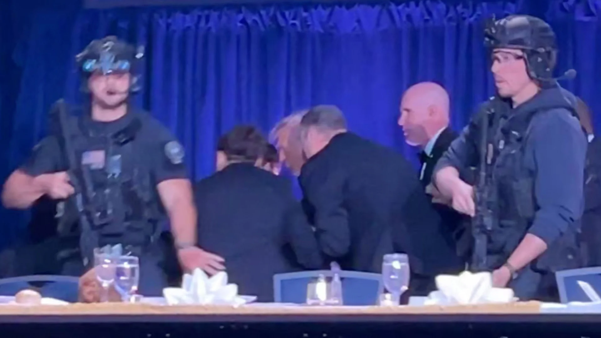 ওয়াশিংটনে নৈশভোজে বন্দুকধারীর গুলি, নিরাপদে সরিয়ে নেওয়া হলো ট্রাম্পকে