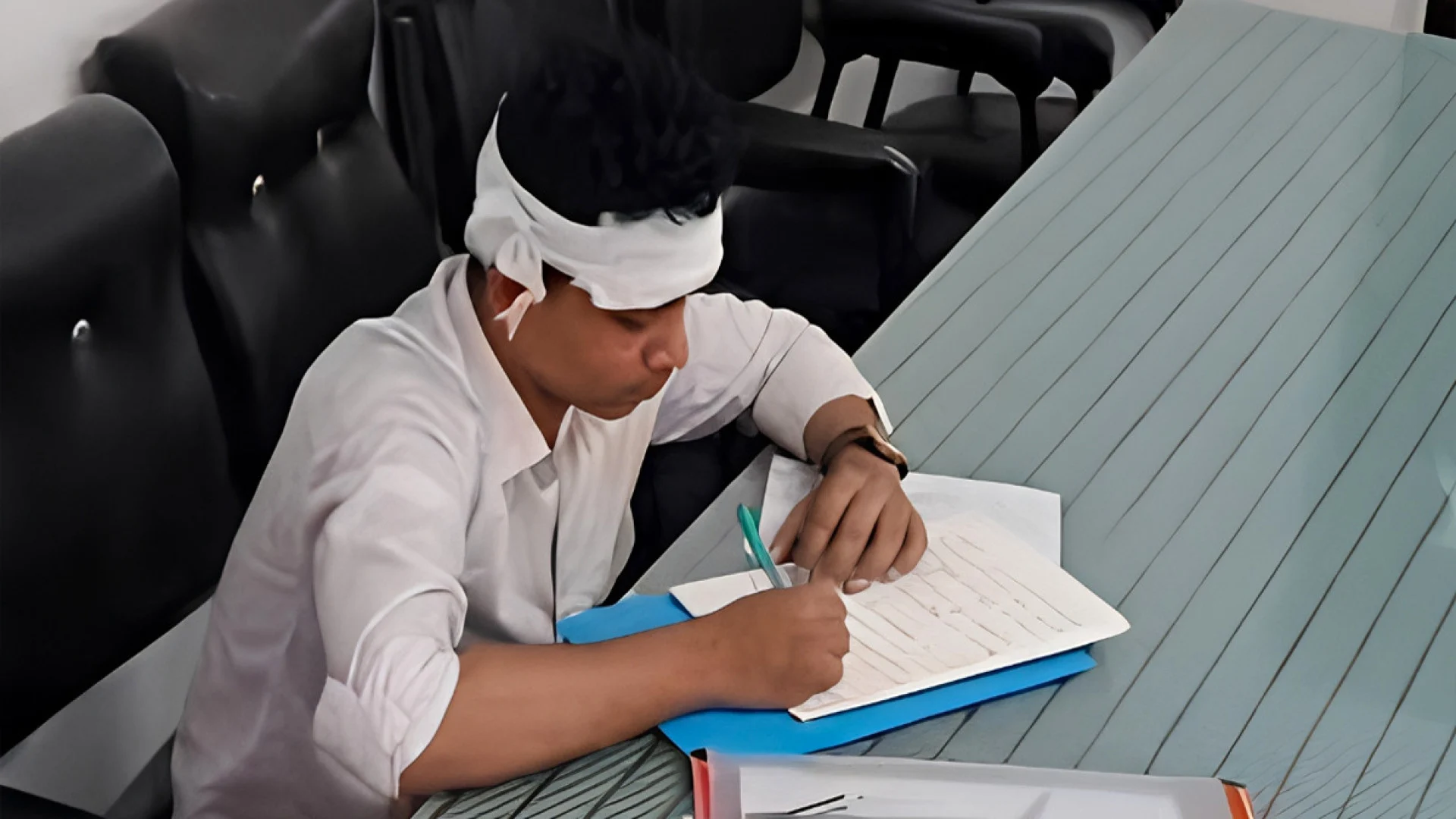 নোয়াখালীতে পরীক্ষার সময় মাথায় ফ্যান পড়ে শিক্ষার্থী অহত