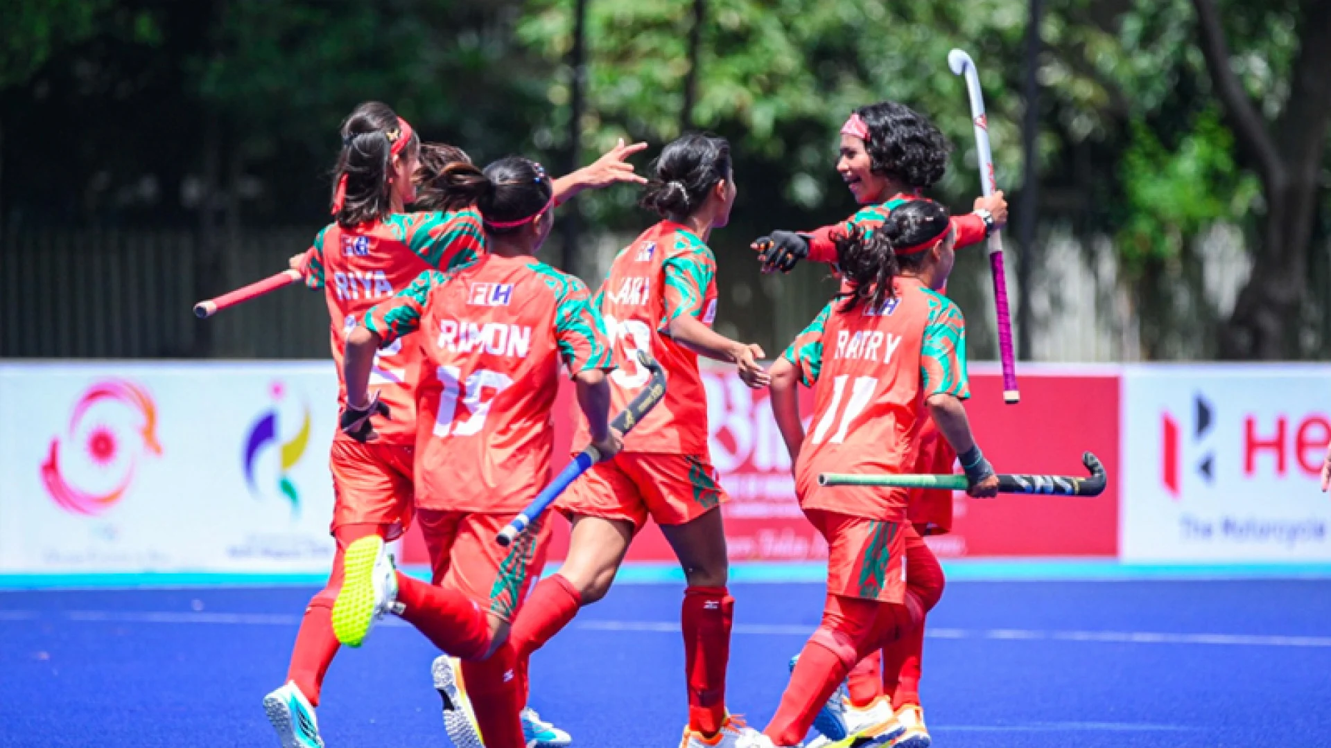 দুর্দান্ত পারফরম্যান্সে ইতিহাস গড়ল বাংলাদেশ নারী হকি দল