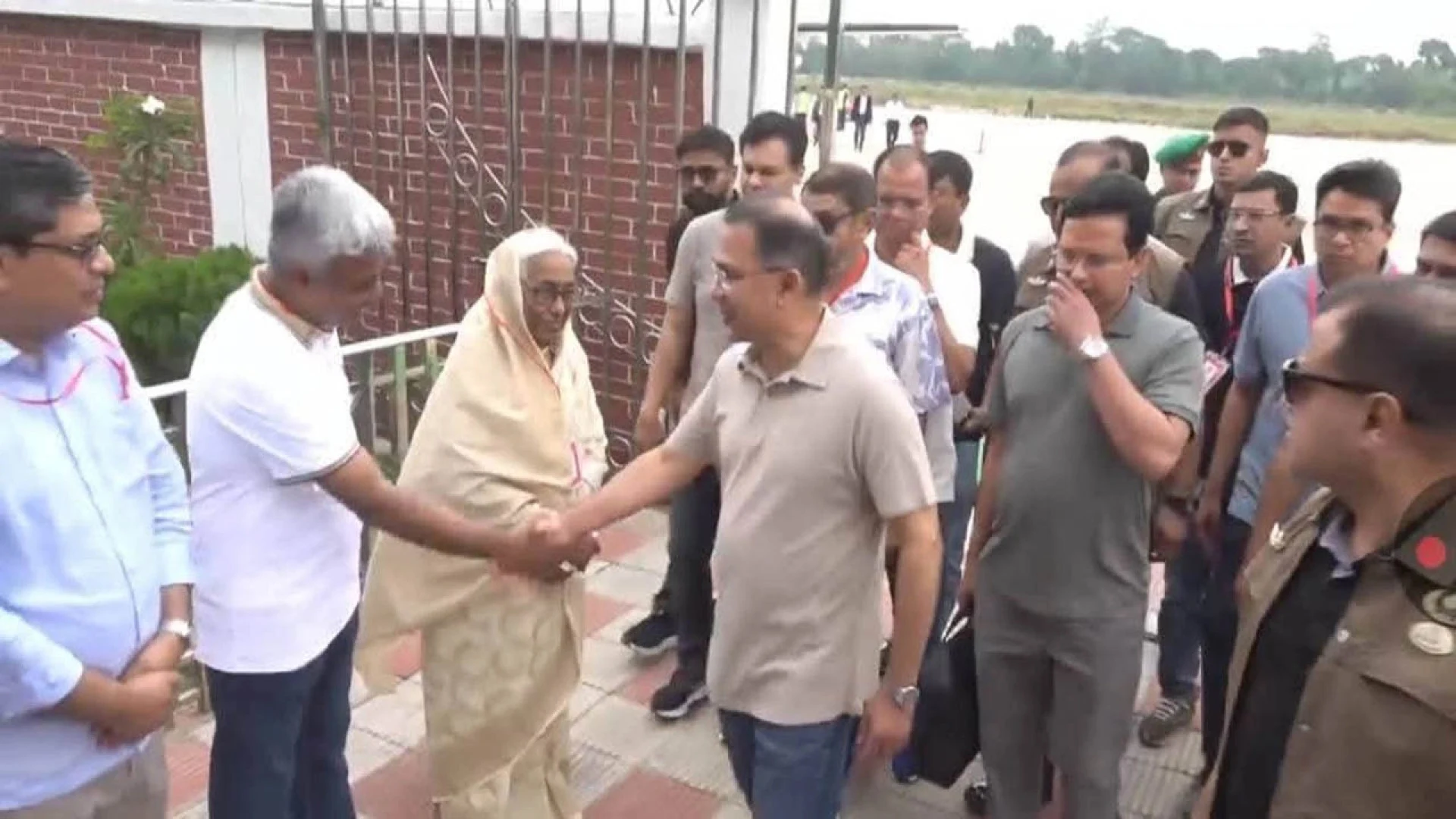 যশোর পৌঁছেছেন প্রধানমন্ত্রী তারেক রহমান