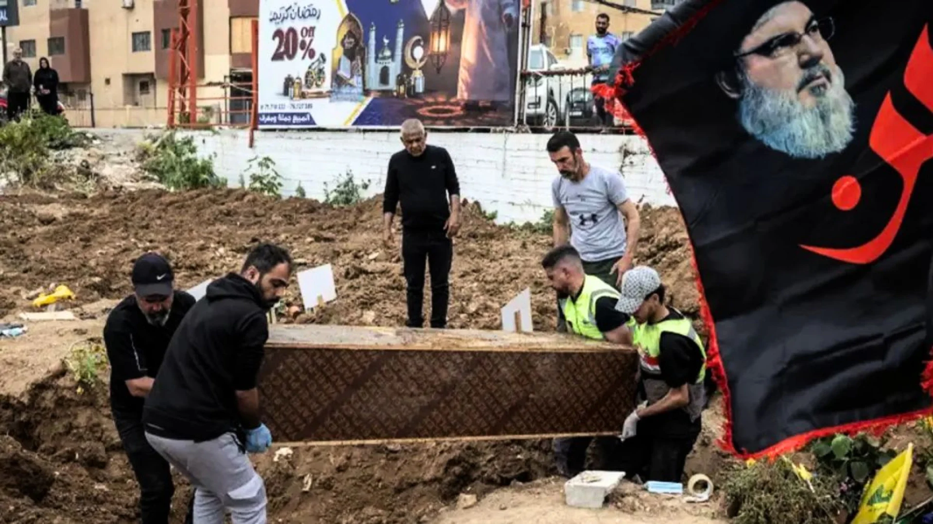 লেবাননে ইসরায়েলি বিমান হামলায় নারী ও শিশুসহ ১৪ জন নিহত