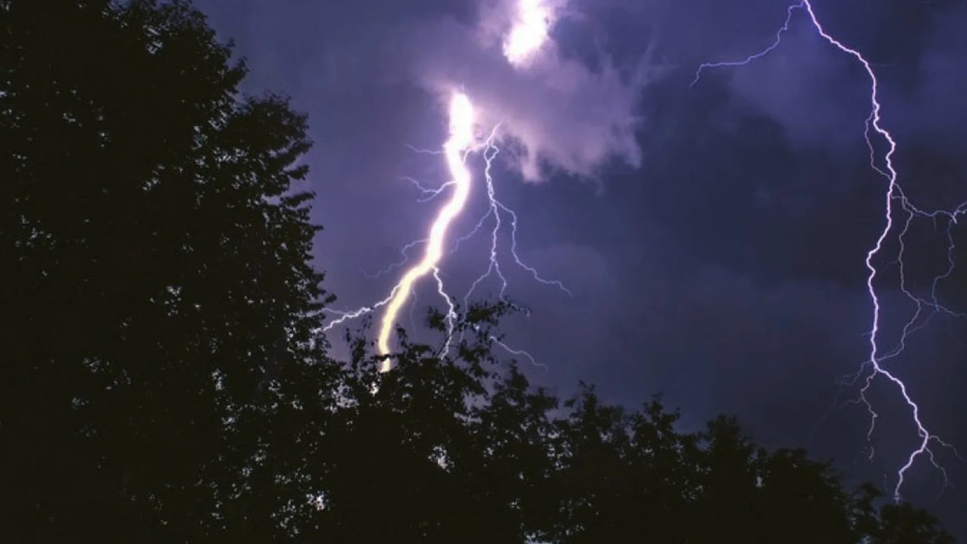 বজ্রপাতে চার জেলায় ৯ জনের মৃত্যু