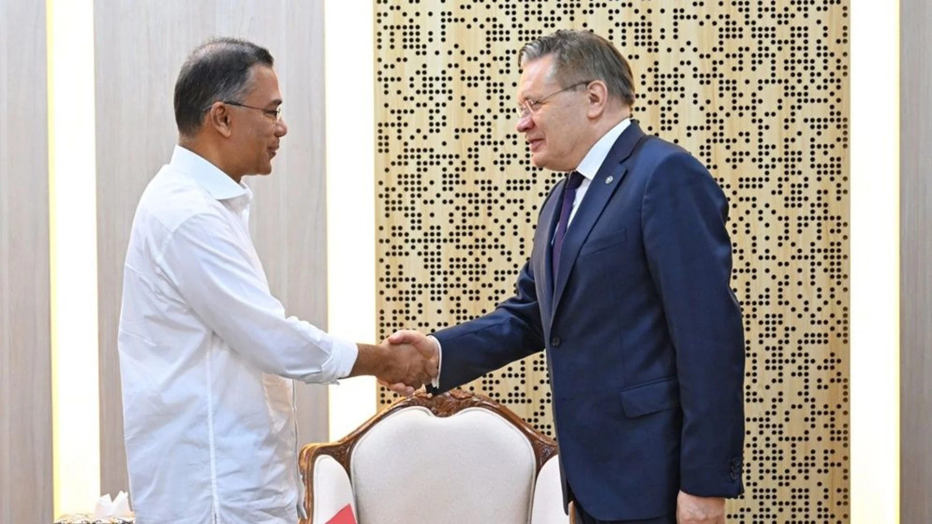 প্রধানমন্ত্রীর সঙ্গে সৌজন্য সাক্ষাৎ রোসাটম মহাপরিচালকের