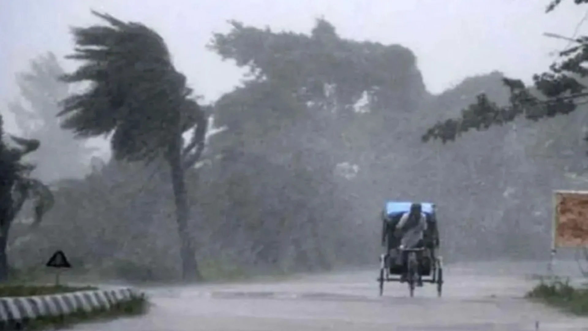 ১৭ জেলার জন্য বিশেষ সতর্কবার্তা, বজ্রসহ বৃষ্টির সম্ভাবনা