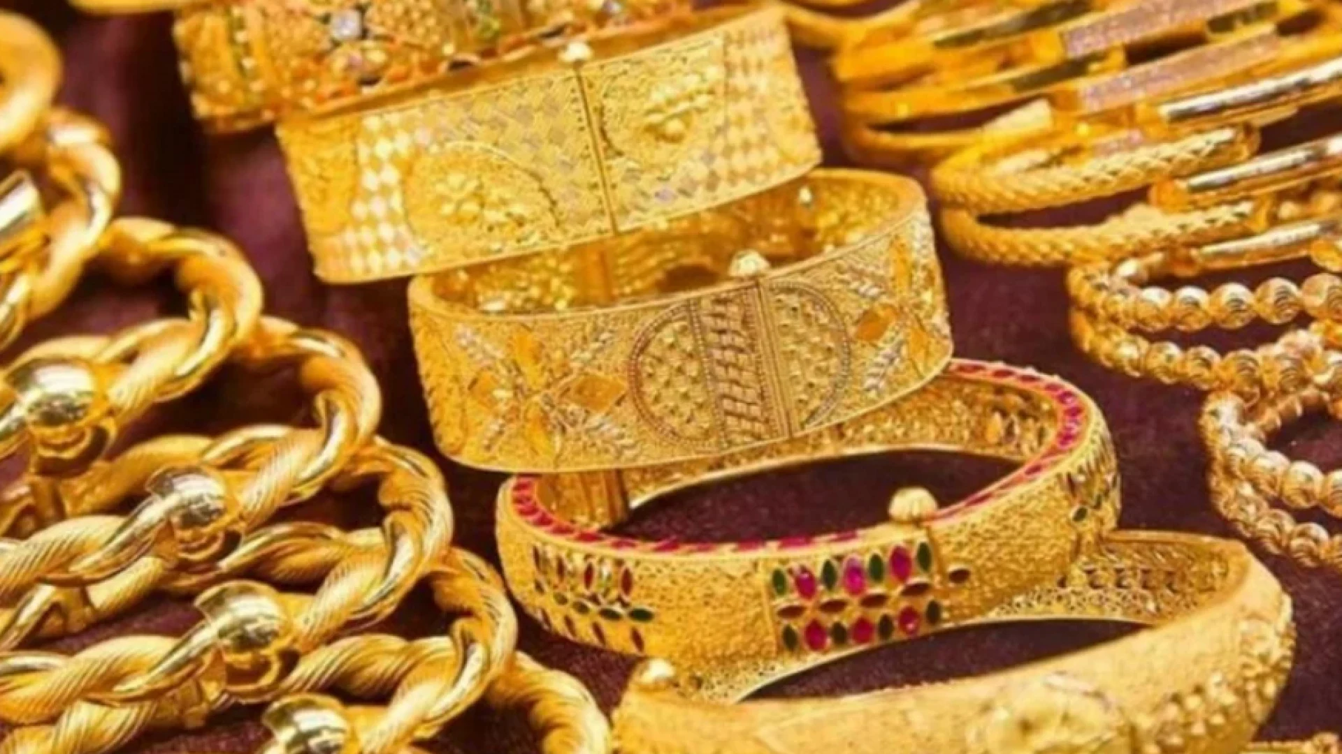 আবারও দেশের বাজারে  স্বর্ণ ও রুপার দাম কমলো