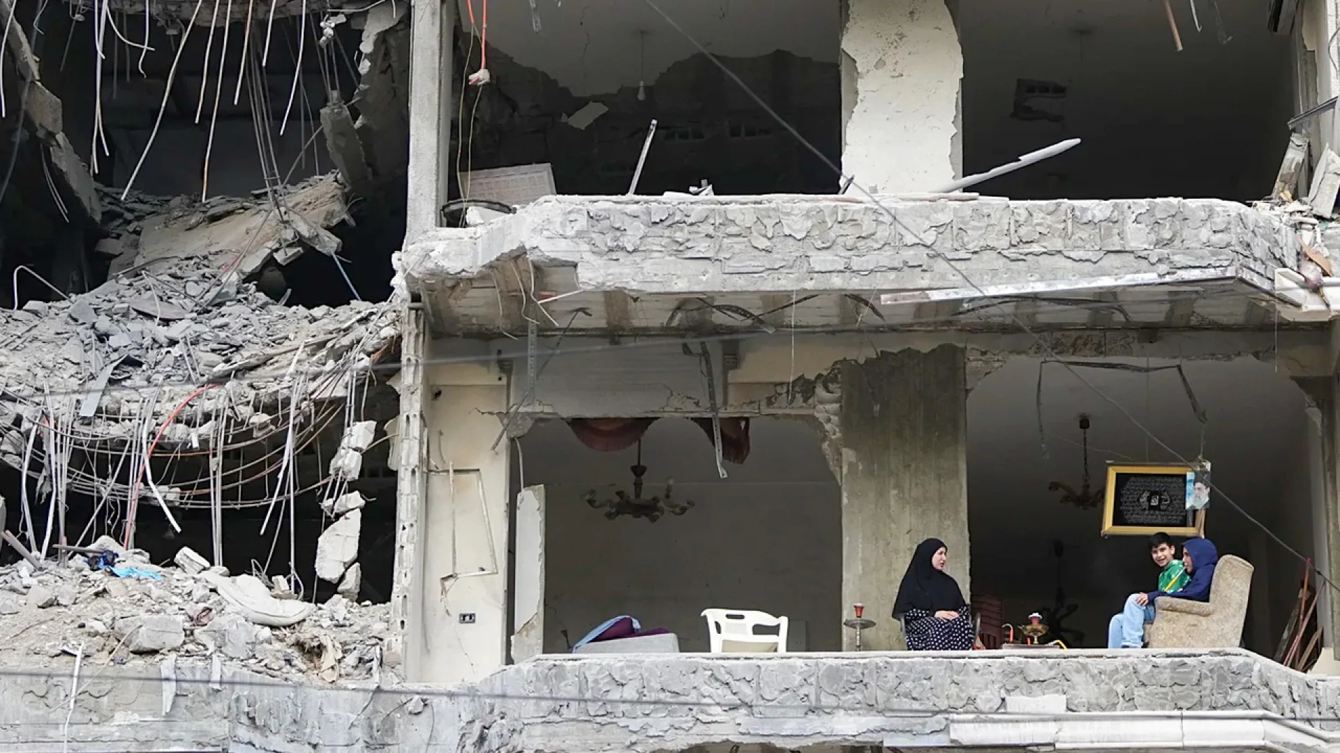 লেবাননে ইসরাইলি বিমান হামলায় নিহত ৮