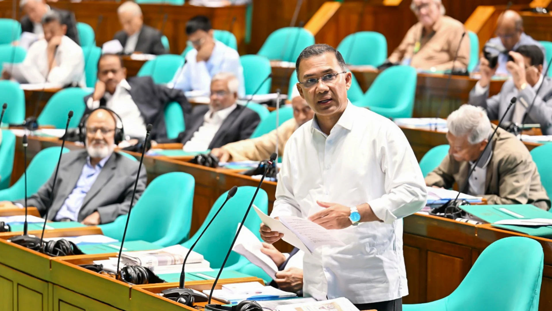 ‘রাজধানীর উপর চাপ কমাতে মৌলিক সুবিধা দেশের সব অংশে গড়ে তোলা হবে’