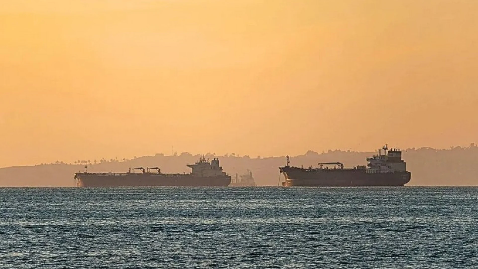 ২ ইরানি ট্যাংকার জব্দ করল মার্কিন বাহিনী