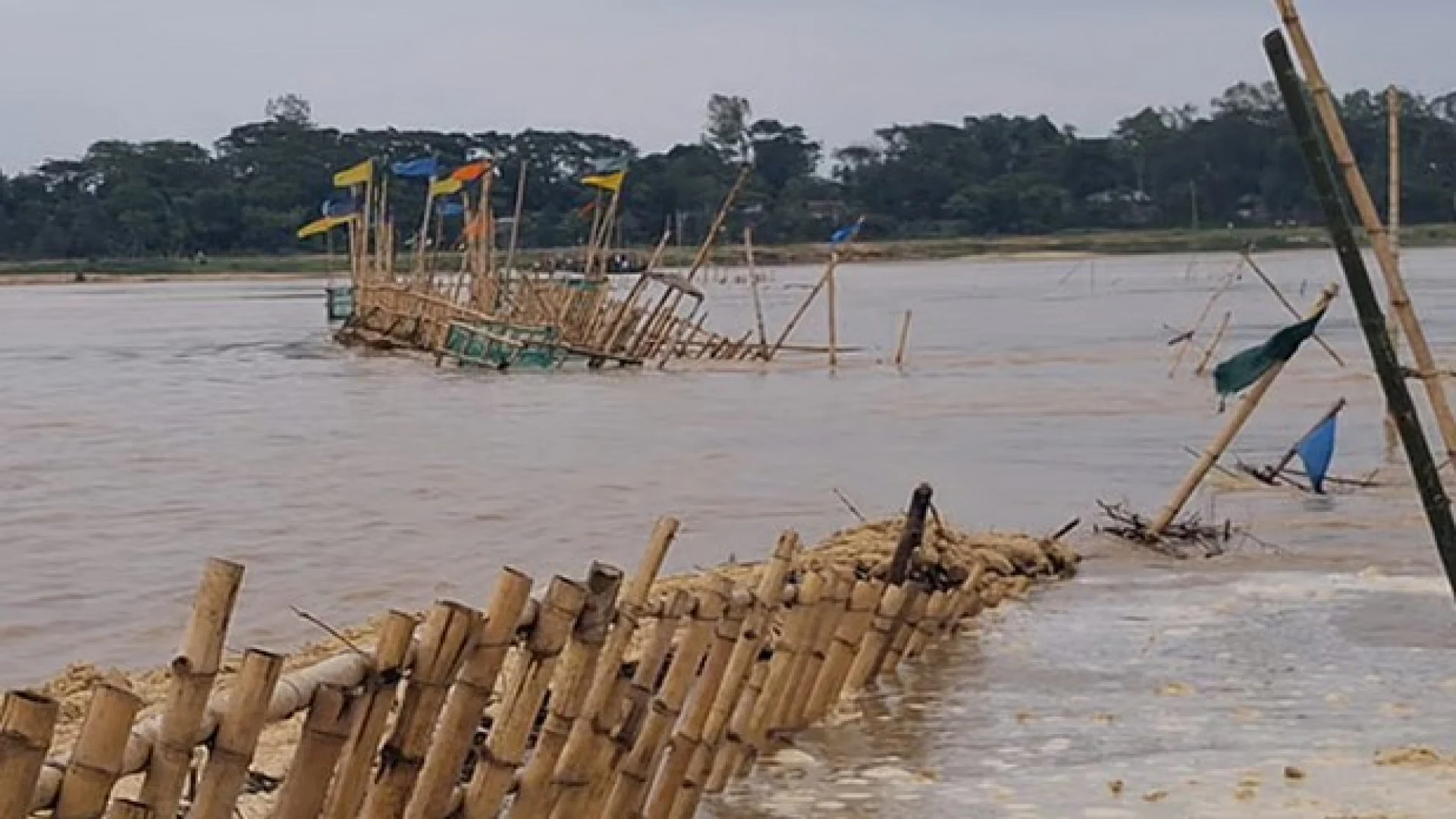 পাঁচটি জেলায় বন্যা পূর্বাভাসে সতর্কীকরণ, বৃষ্টি থাকতে পারে আরও ৫ দিন